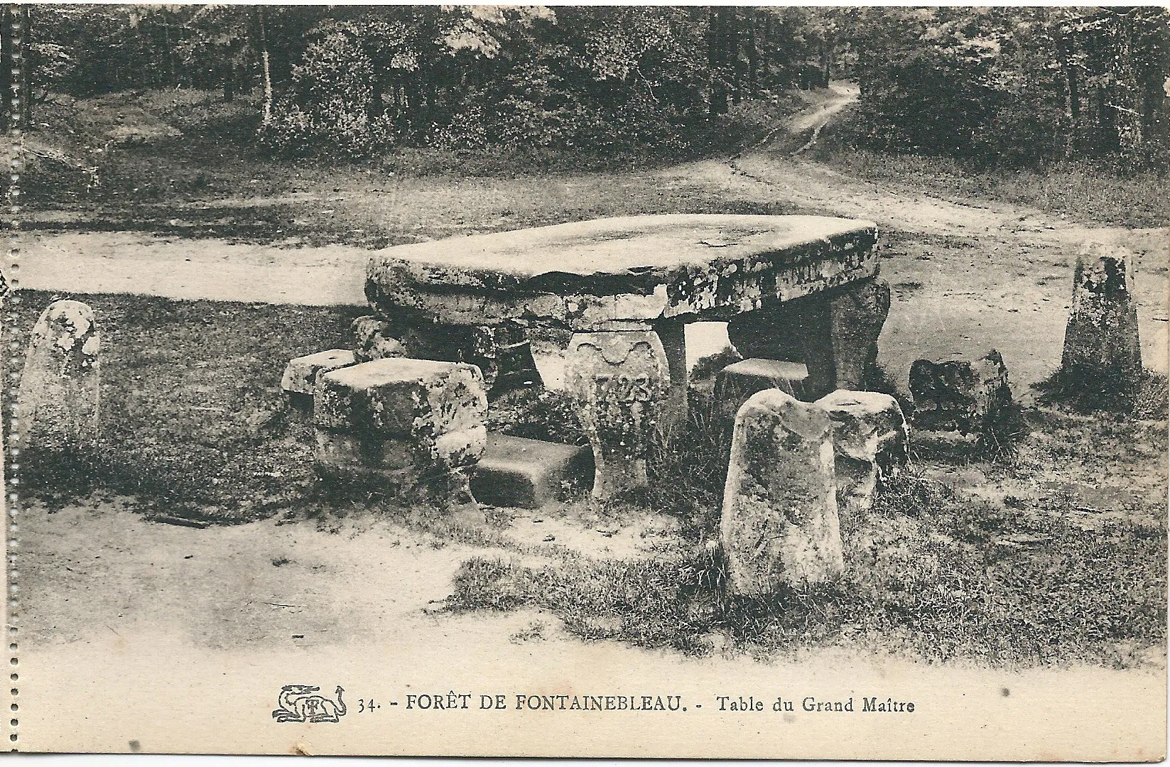 Photo showing: Carte postale de Fontainebleau, son château & sa forêt, datant de 1912 environ (avant 1914 certainement)
