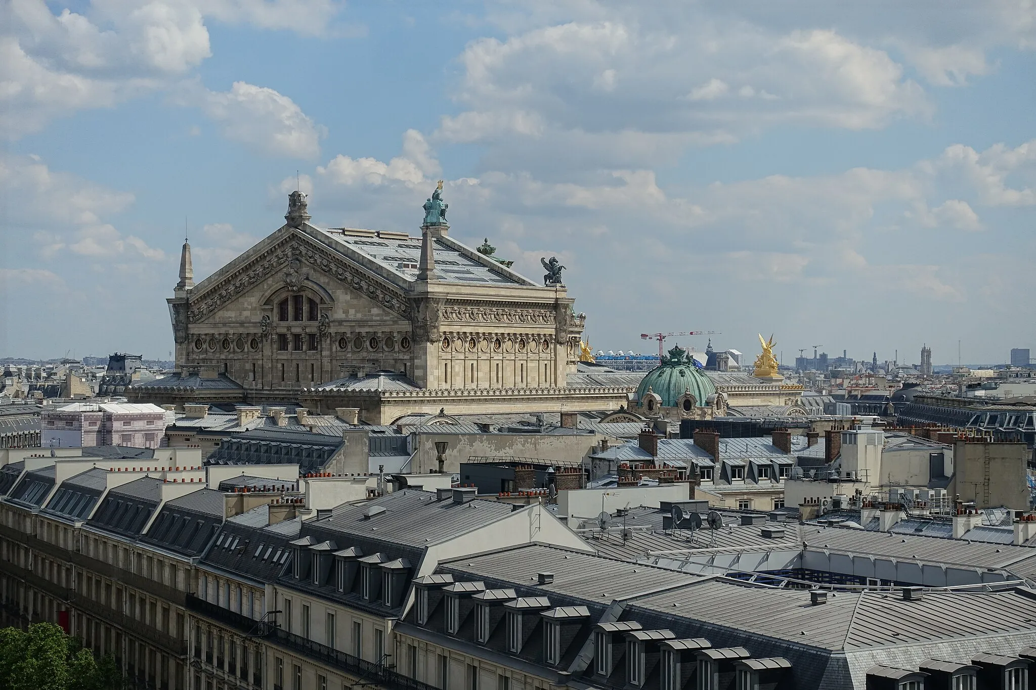 Photo showing: Opéra Garnier @ Terrasse panoramique @ Le Printemps Haussmann @ Paris
Terrasse du Printemps Haussman, Paris, France.