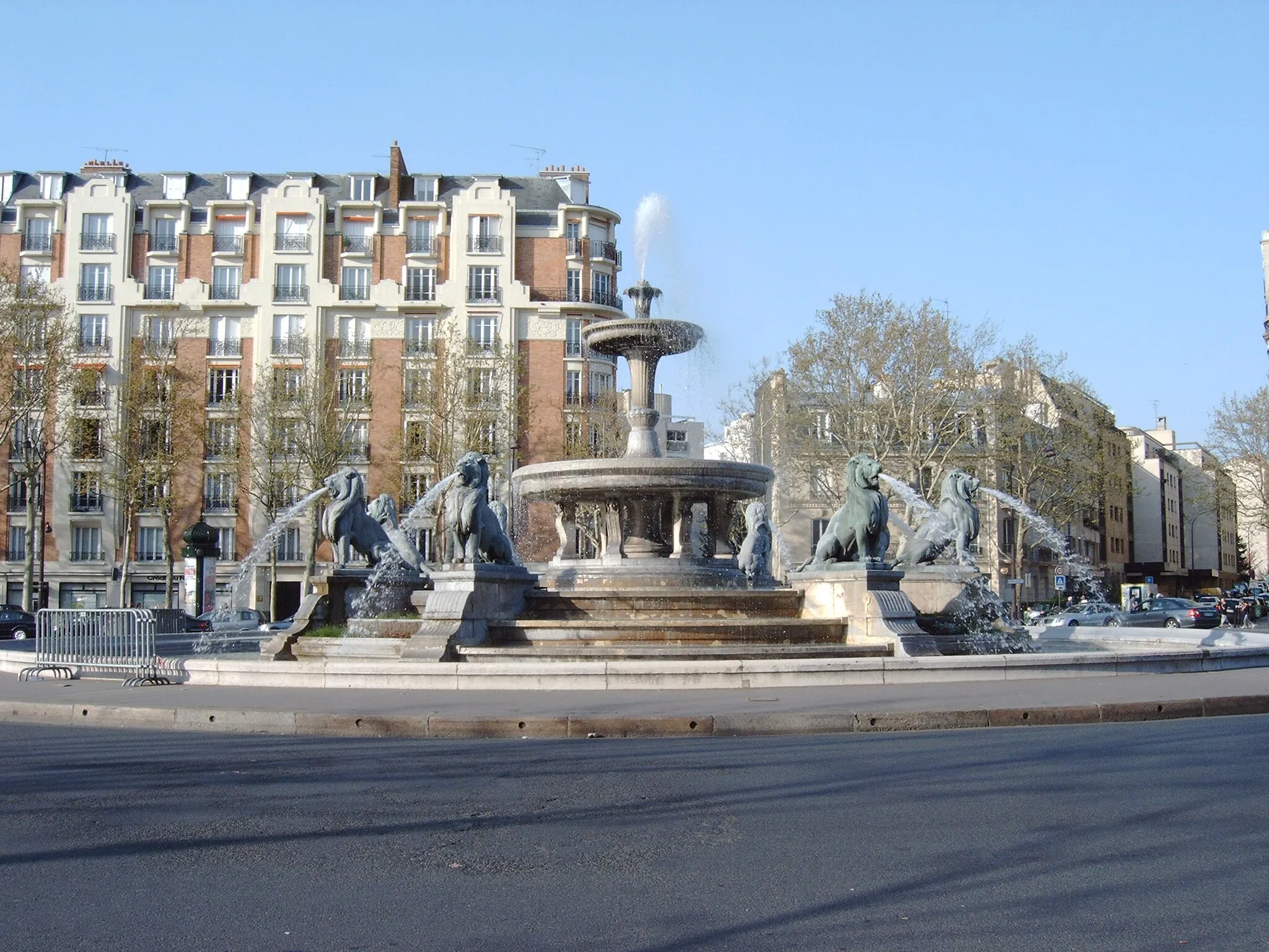 Photo showing: Fountain by Gabriel Davioud. Lions by Alfred Jacquemart. Sculpted corbels by Louis Villeminot