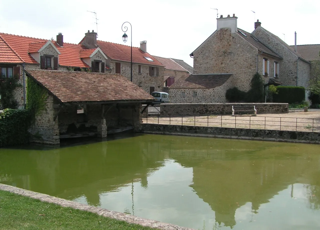 Photo showing: Washing-Place in Villeziers, commune of Saint-Jean-de-Beauregard, Essonne, France