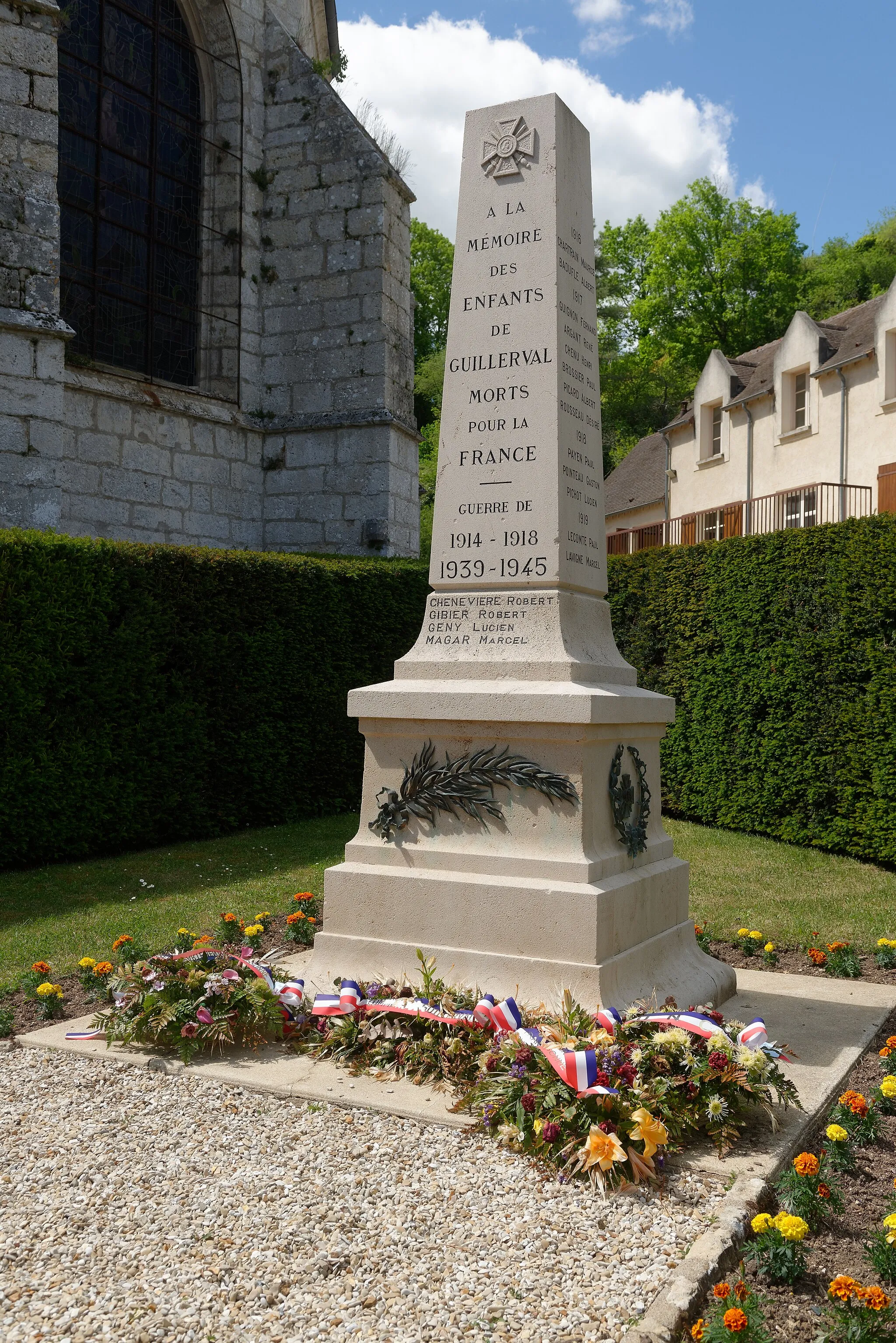 Photo showing: Monument aux morts de Guillerval, dans l'Essonne.