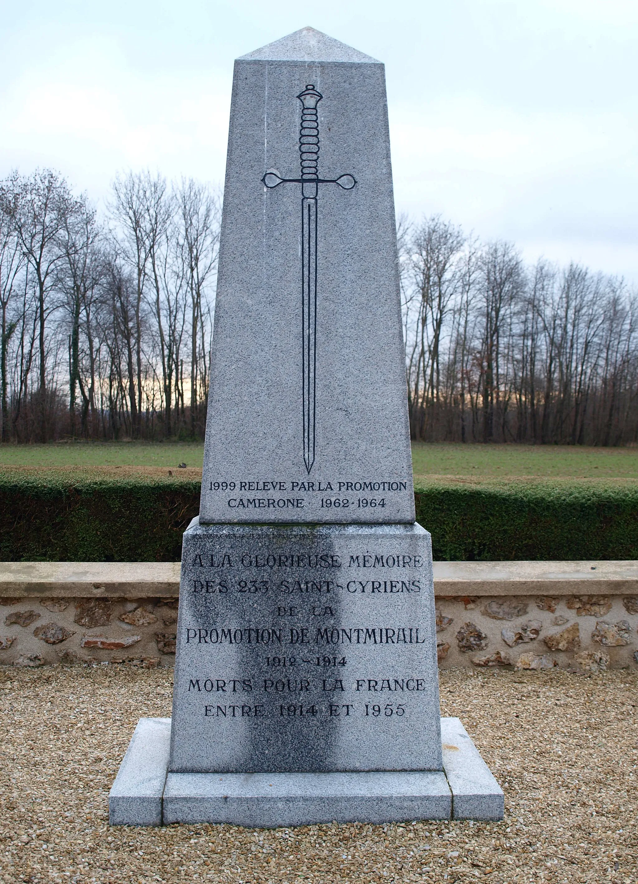 Photo showing: Mémorial saint-cyrien à Marchais-en-Brie (Aisne, France), sur la RD, face au mémorial du 11 février 1814.