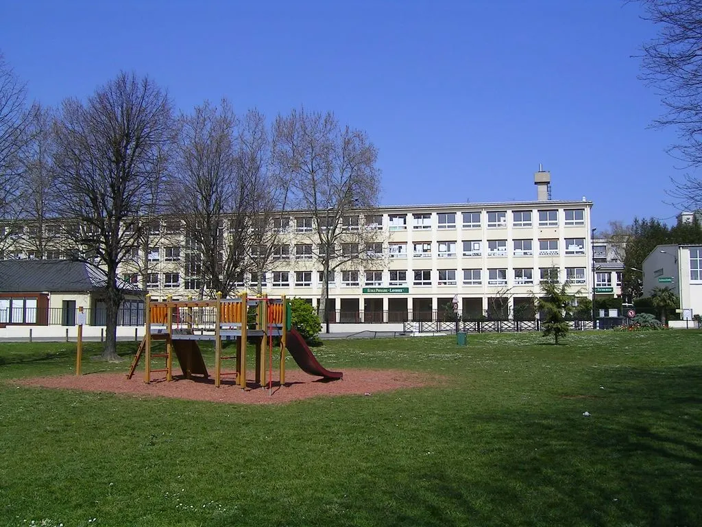 Photo showing: École primaire Lavoisier, quartier Le Chénay

Photo personnelle (own work) de Marianna