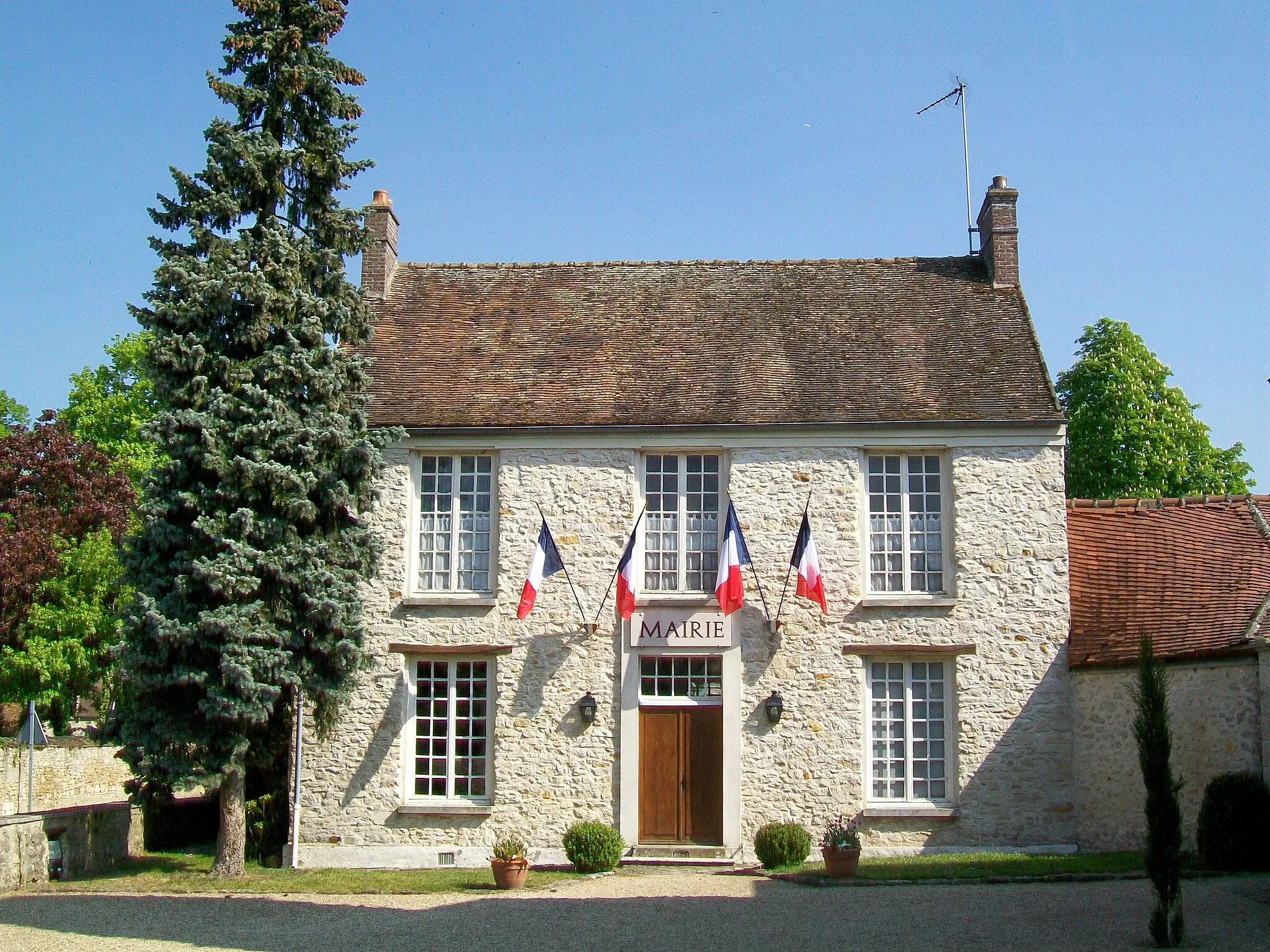 Photo showing: Fontaine-Chaalis town hall, Oise, France