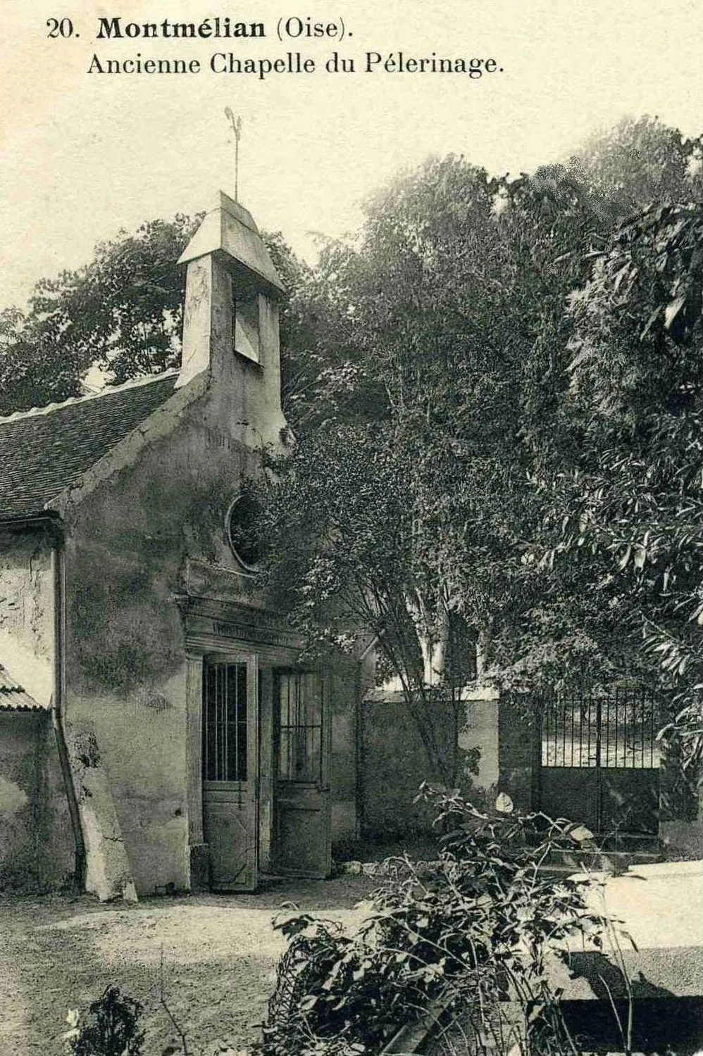 Photo showing: La chapelle de pèlerinage Notre-Dame de Montmélian, à Saint-Witz (95), issue de la transformation d'une grange à partir de 1800, et toujours existante bien que pensée comme solution provisoire.