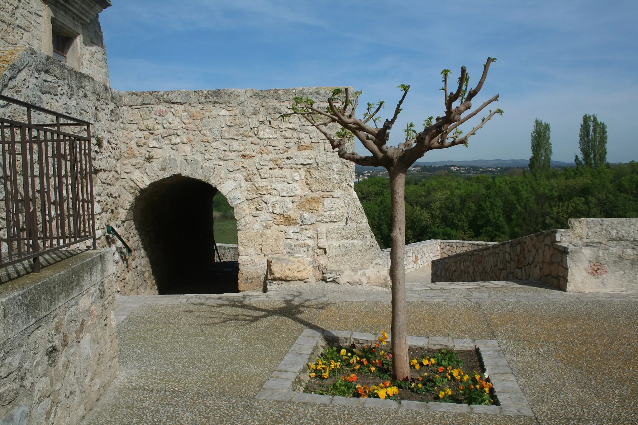 Photo showing: Balaruc-le-Vieux (Hérault), rempart