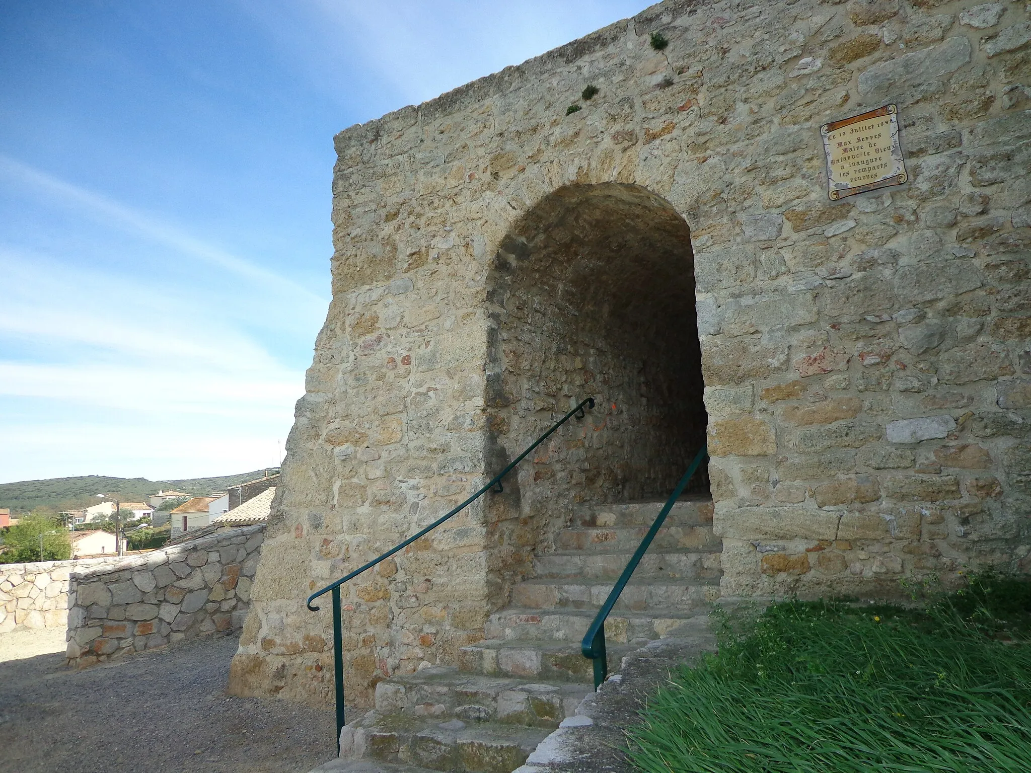 Photo showing: Balaruc-le-Vieux (Hérault) - rempart, vu de l'extérieur