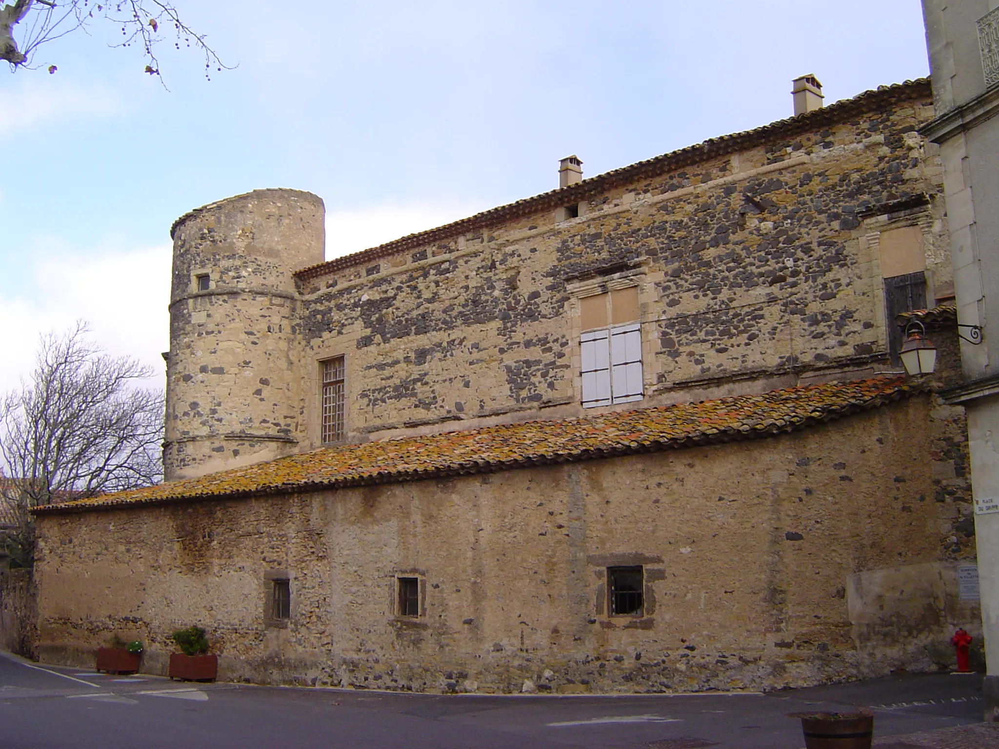 Photo showing: Old Castle, Village of Nizas, Hérault department, Languedoc, France.