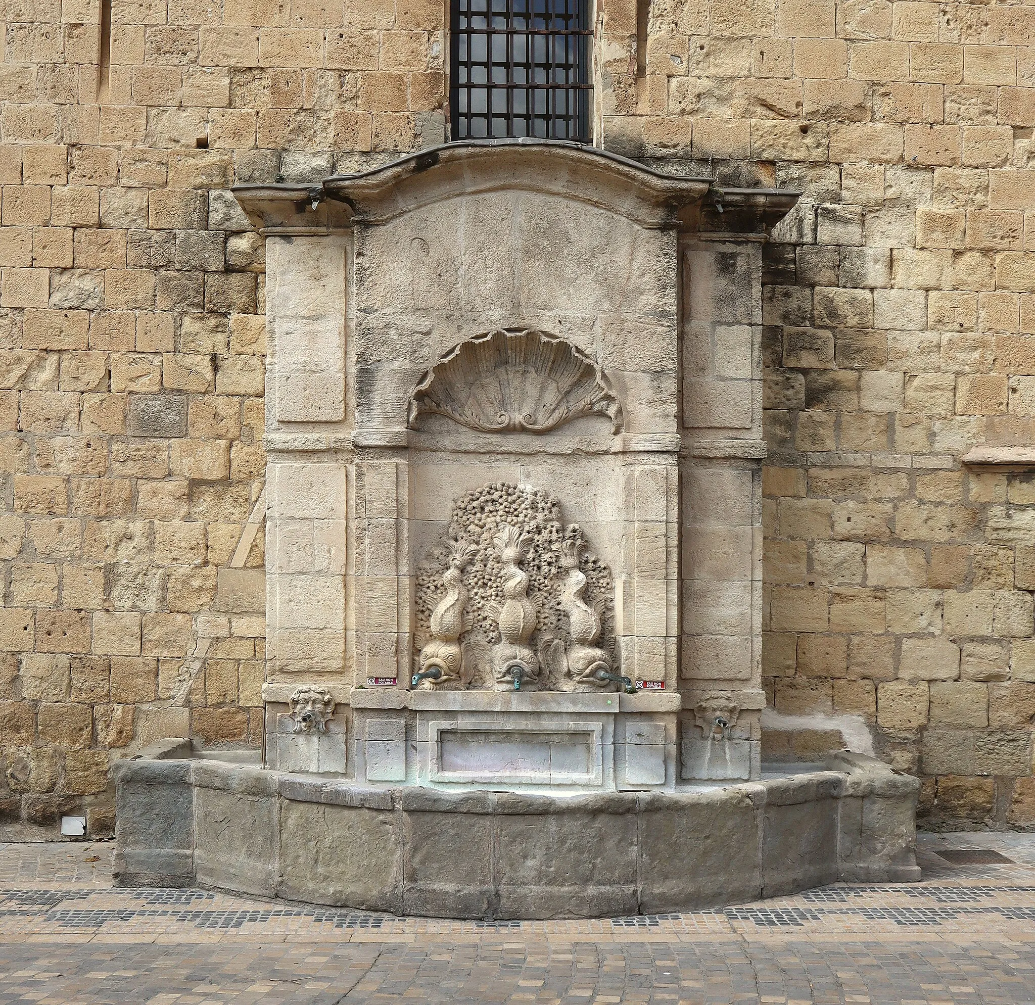 Photo showing: Fountain at the Archbishops' Palace in Narbonne