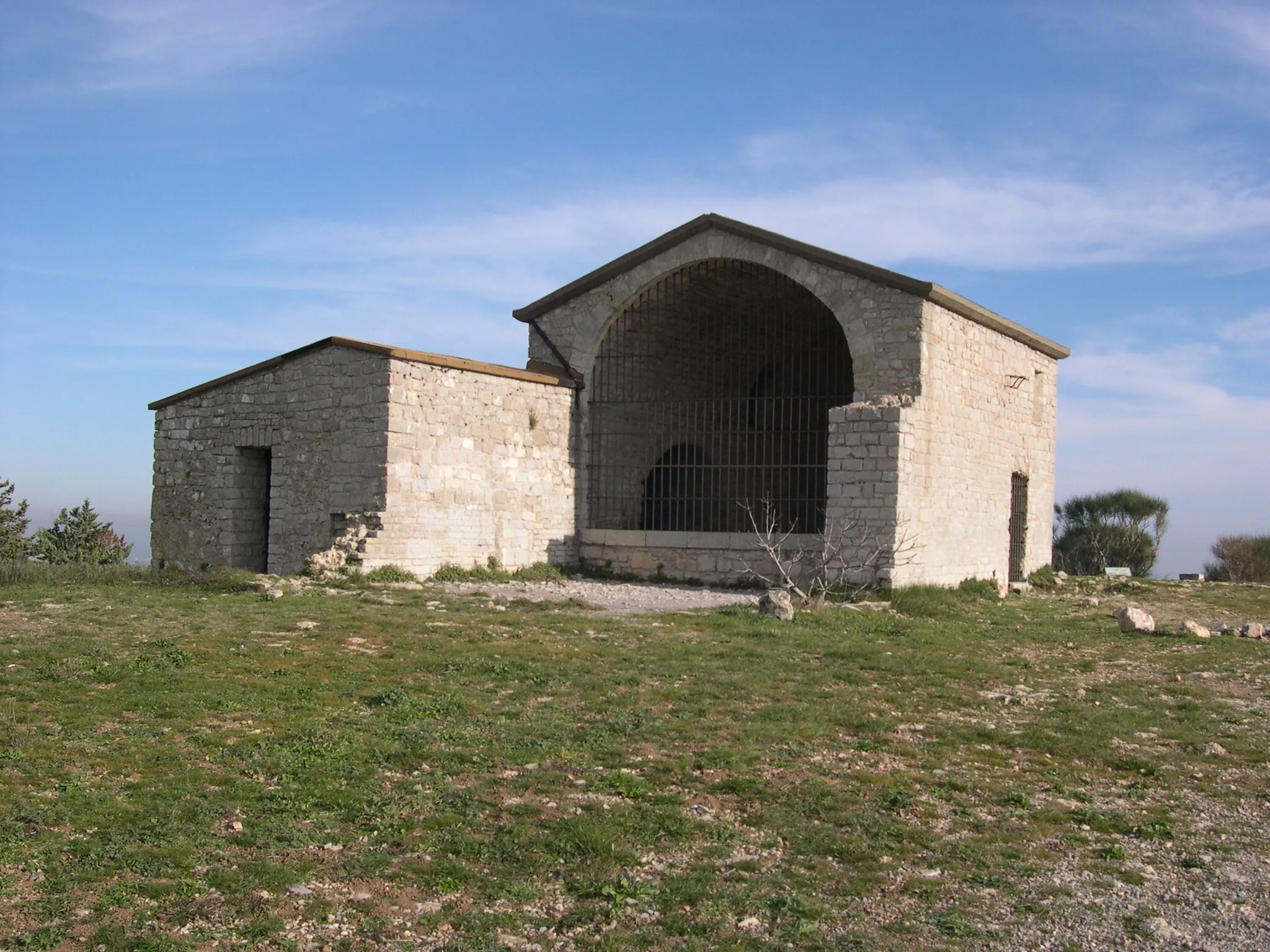 Photo showing: Fabrègues (Hérault) - chapelle Saint-Baudile sur la Gardiole.