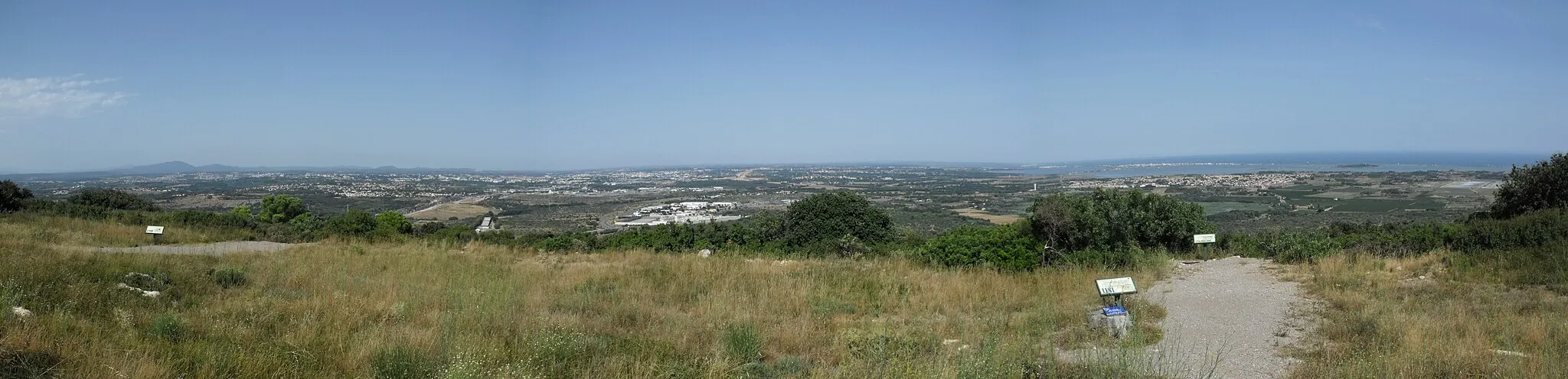 Photo showing: Panorama depuis l'ermitage Saint Baudille, sur la montagne de la gardiole, Hérault, France