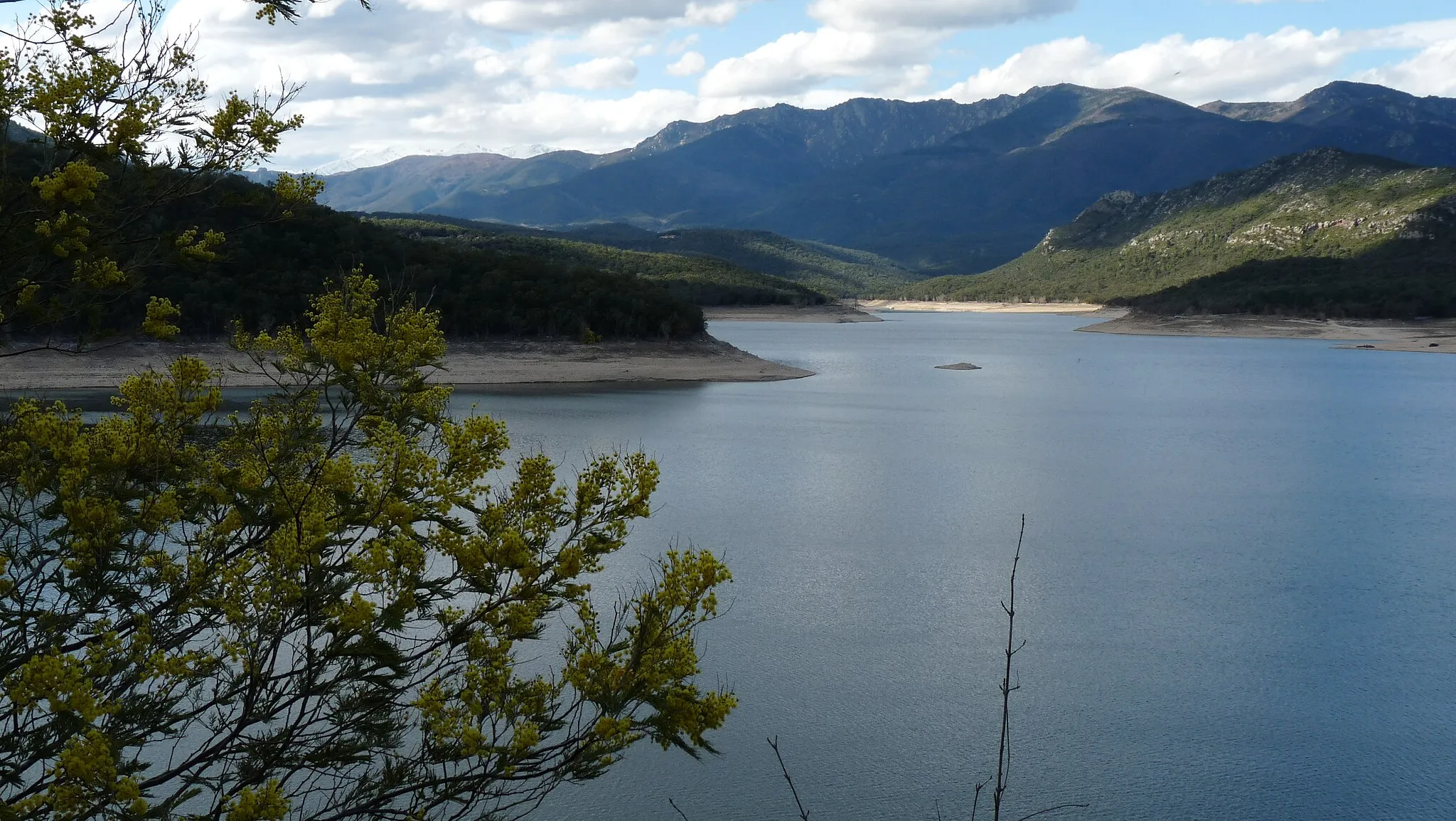 Photo showing: Vue sur le lac de Darnius (Espagne)