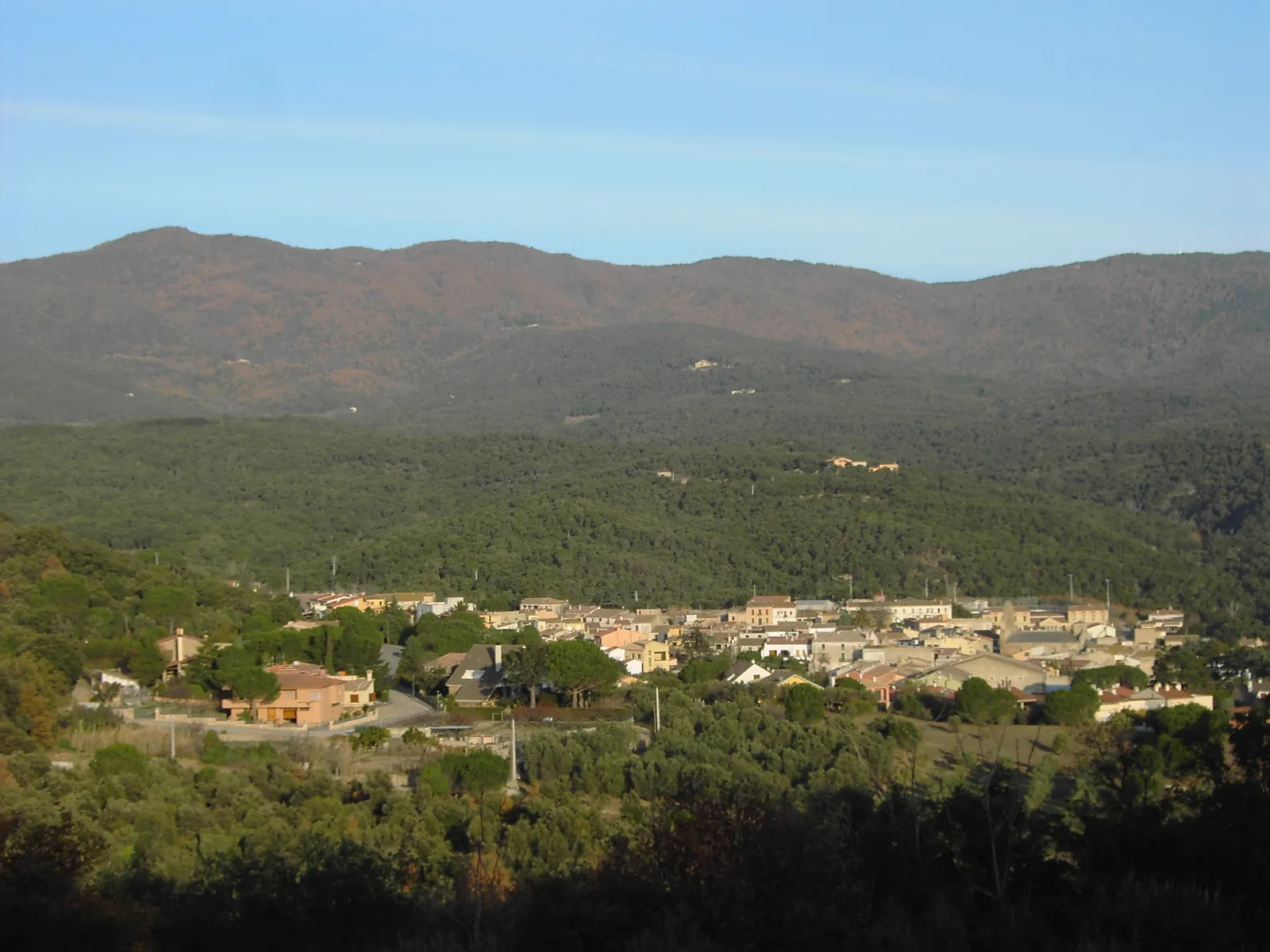 Photo showing: Vista general del núcleo de Agullana, municipio de  la comarca gerundense del Alto Ampurdán.