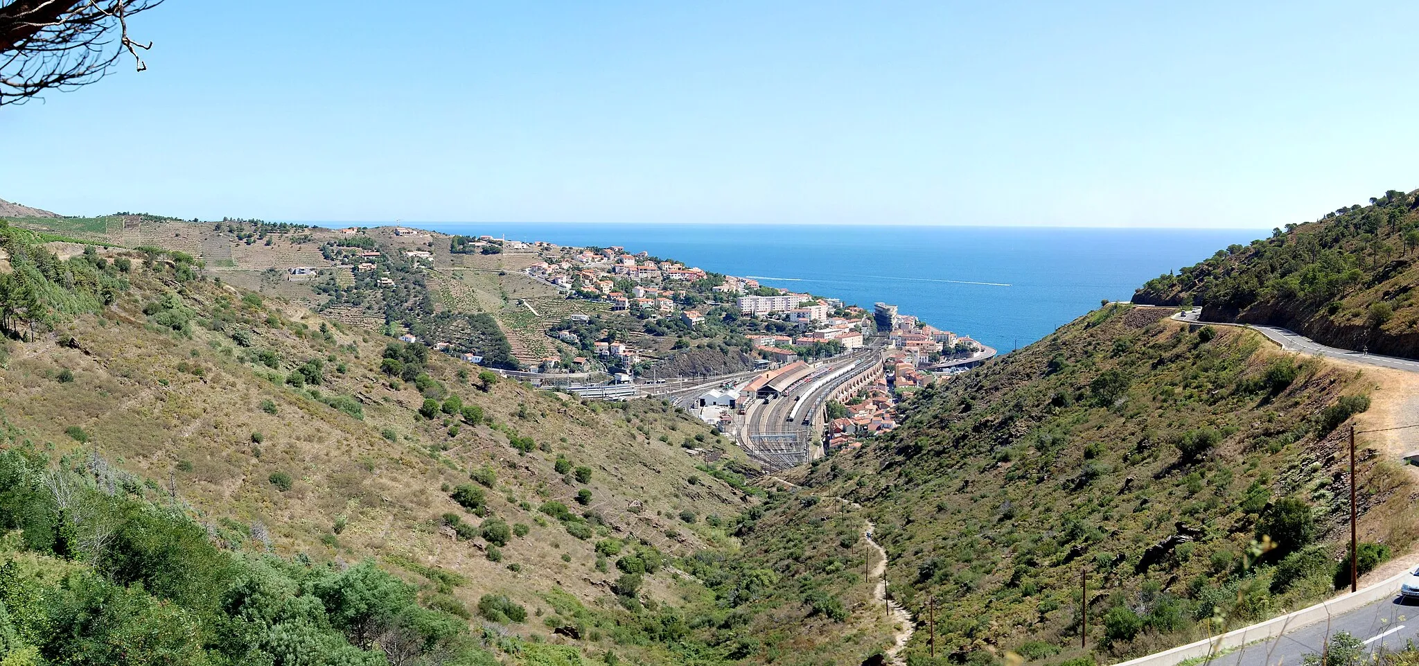 Photo showing: Panorama of Cerbère seen from the French/Spanish border (july 2008)