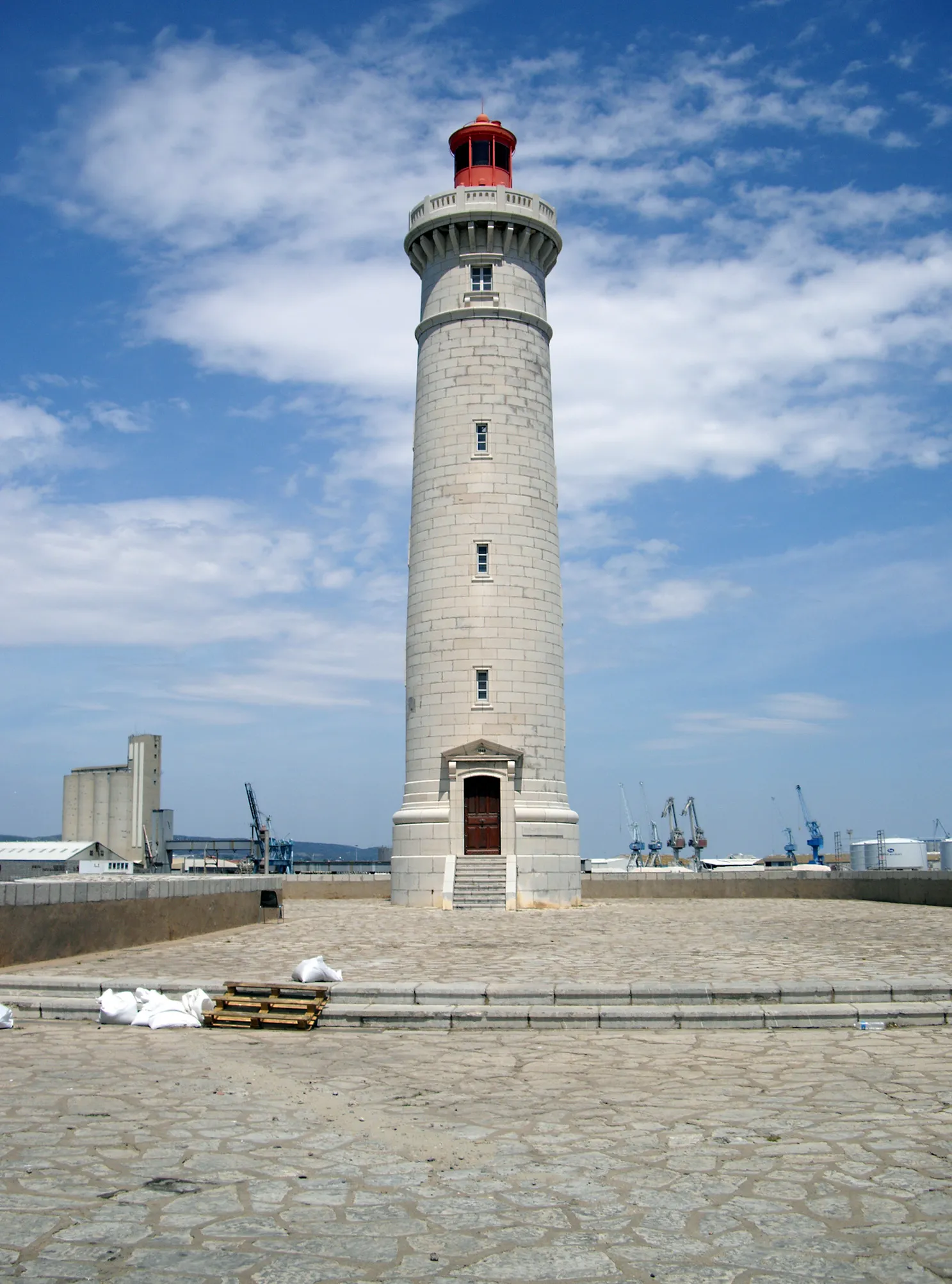Photo showing: Lighthouse on the mole of Saint-Louis, Sète, France.