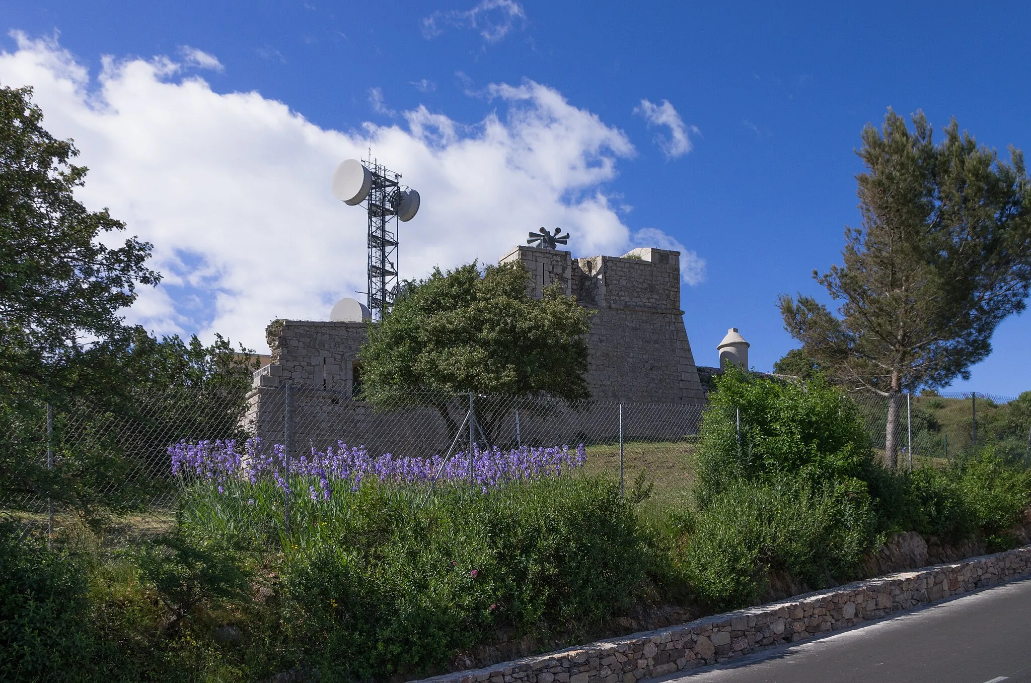 Photo showing: This building is inscrit au titre des monuments historiques de la France. It is indexed in the base Mérimée, a database of architectural heritage maintained by the French Ministry of Culture, under the reference PA34000008 .