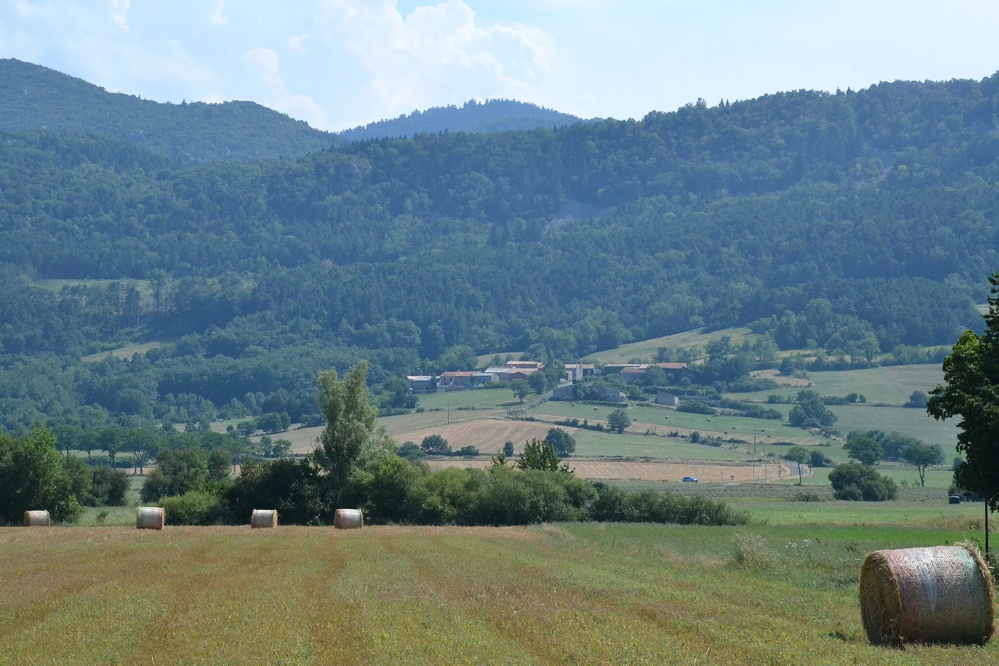 Photo showing: Contreforts du plateau de Sault, Nébias / Brenac (Aude, France).