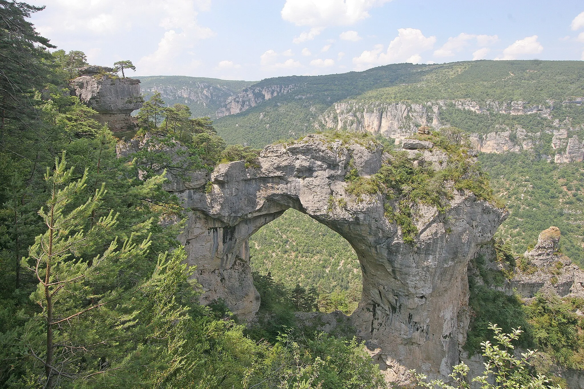 Photo showing: Baousso del Biel
Camera location 44° 13′ 58.5″ N, 3° 14′ 15.66″ E View this and other nearby images on: OpenStreetMap 44.232917;    3.237683