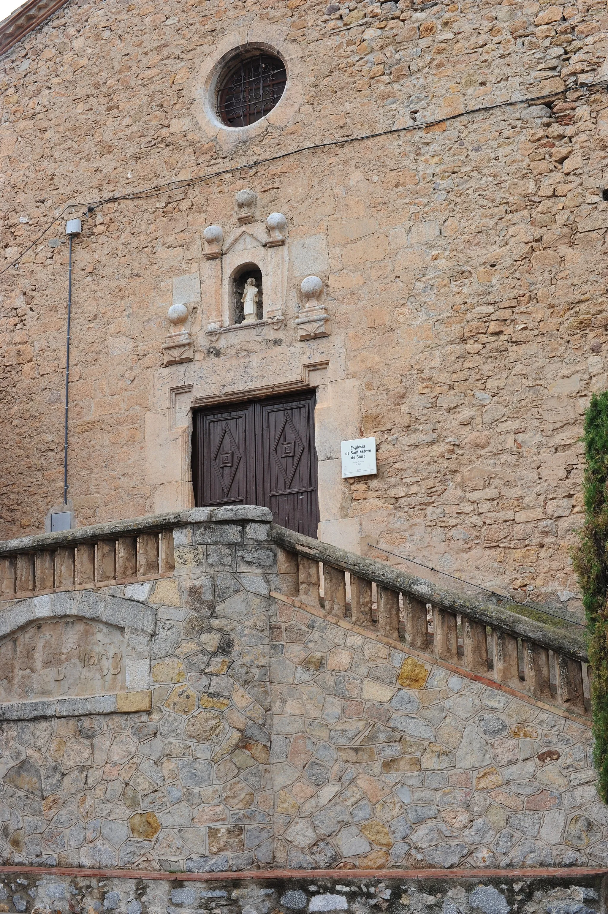 Photo showing: Church of Sant Esteve de Biure

This is a photo of a building indexed in the Catalan heritage register as Bé Cultural d'Interès Local (BCIL) under the reference IPA-17895.