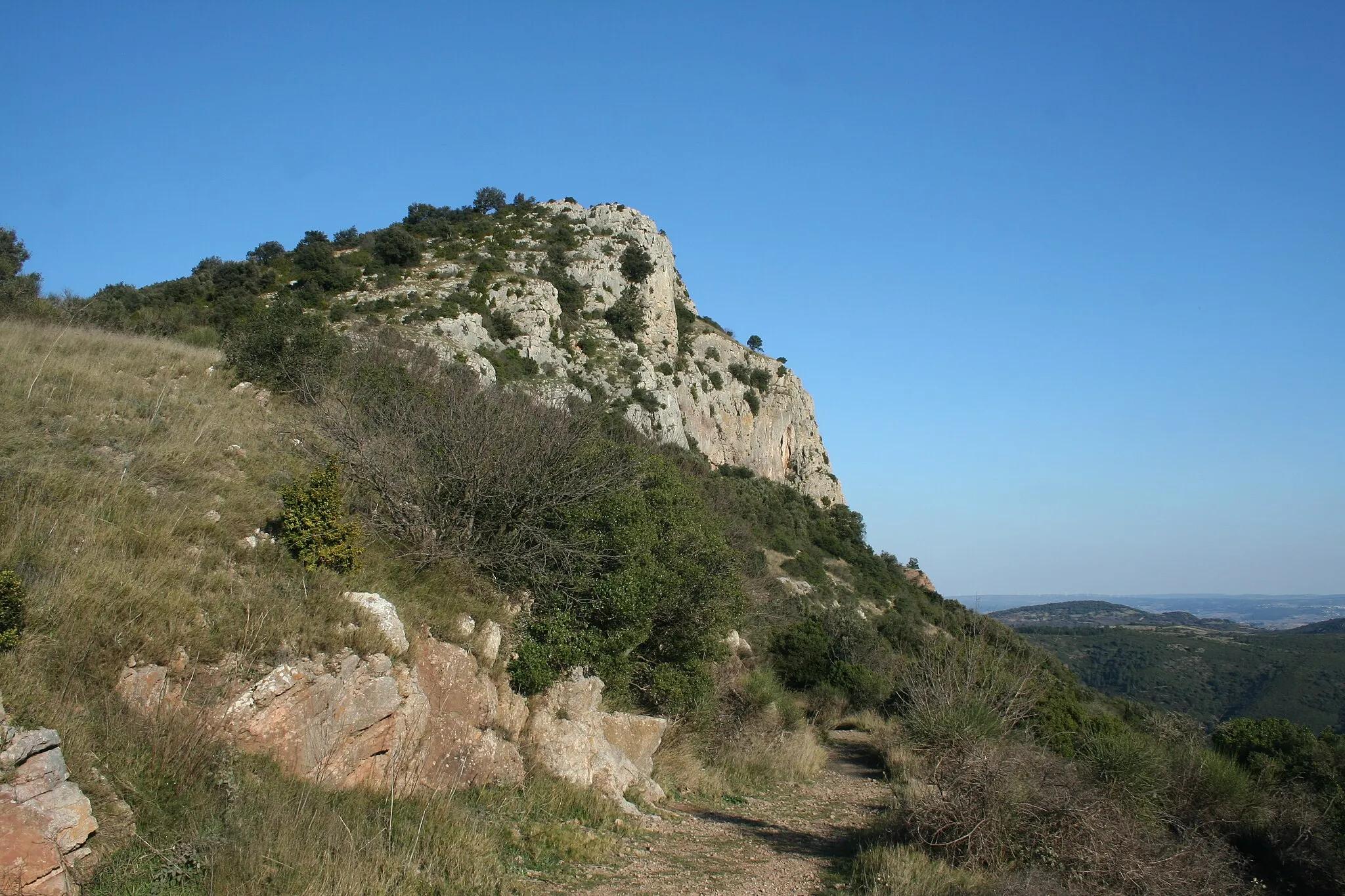 Photo showing: Cabrières (Hérault) - Pic de Vissou (480 m), vu depuis le côté