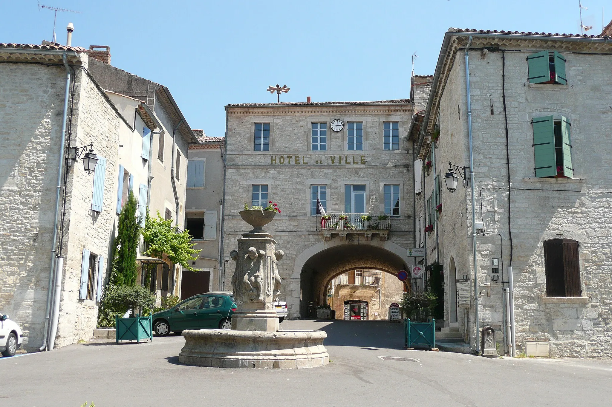 Photo showing: Hôtel de ville à Barjac (Gard).