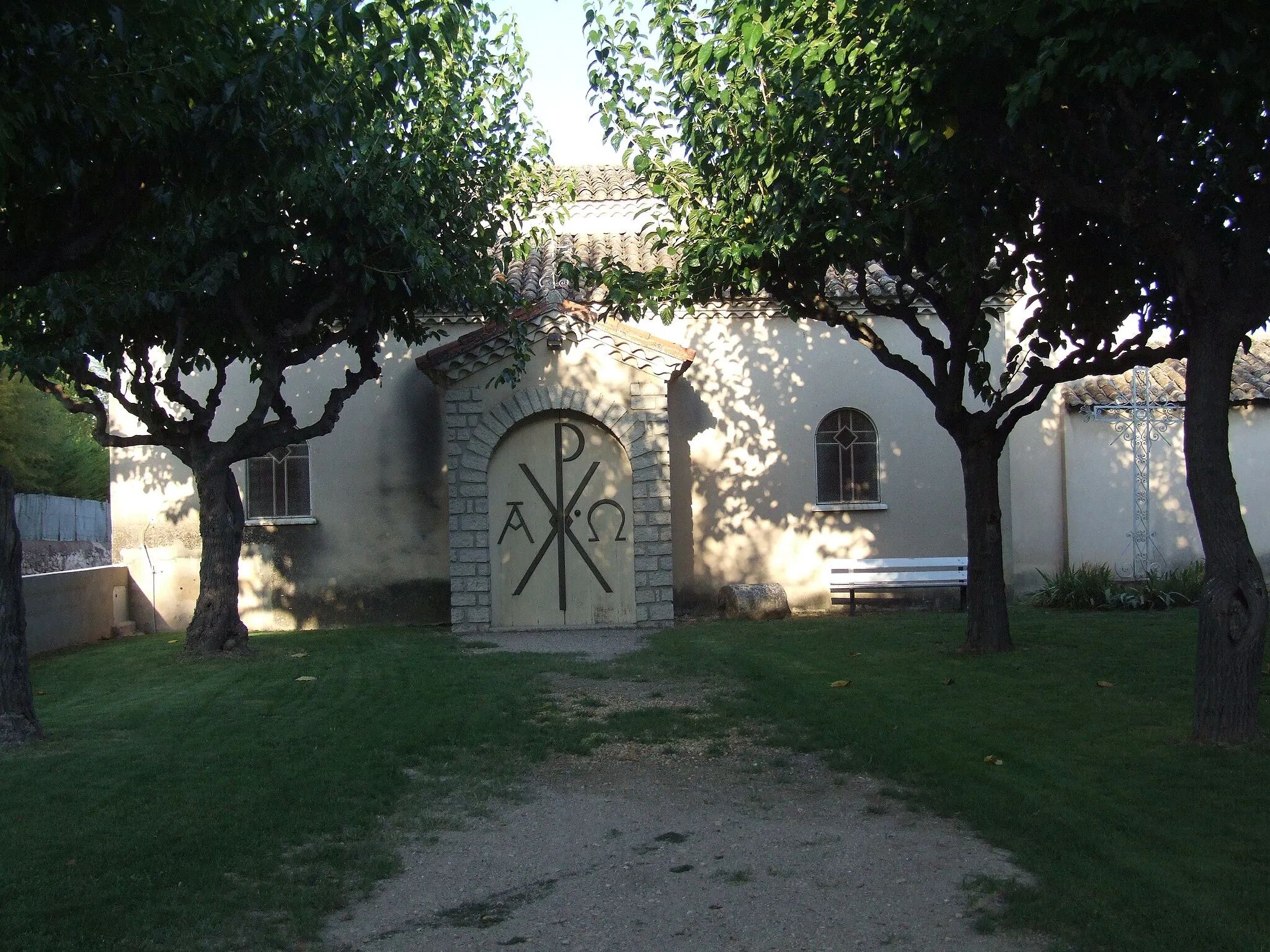 Photo showing: The commune of Codognan, ( post code is F30920 and INSEE 30038 is situated east of the River Rhôny, south of Vergèze in the departement of Gard. in the region Languedoc-Roussillon in southern France.