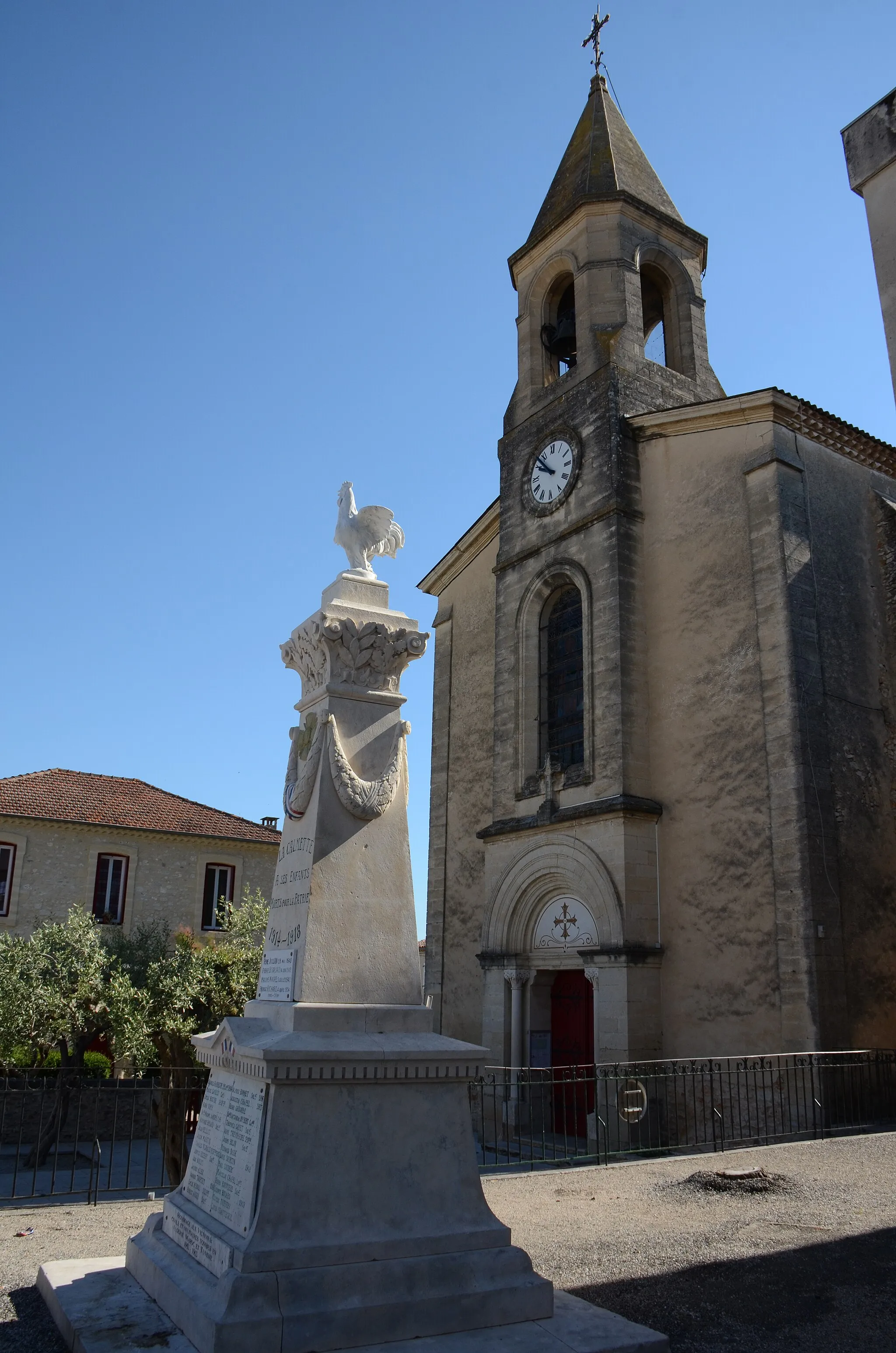 Photo showing: Church of la Calmette with war monument 1914-1918