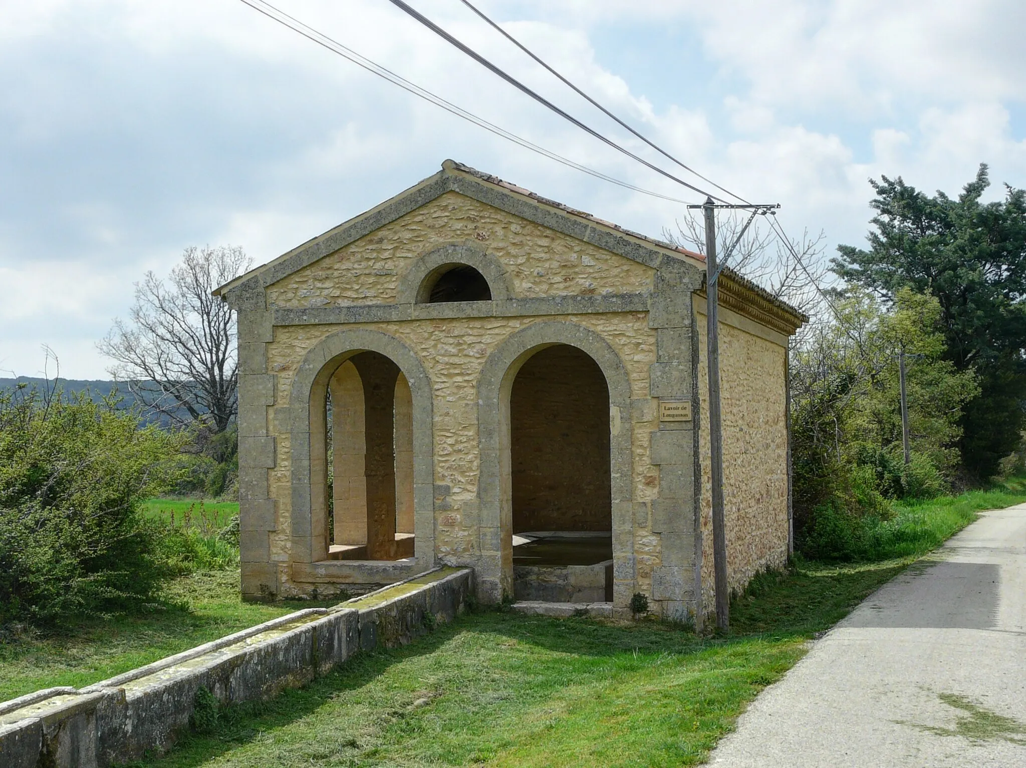 Photo showing: lavoir de Longamon La Bruguière