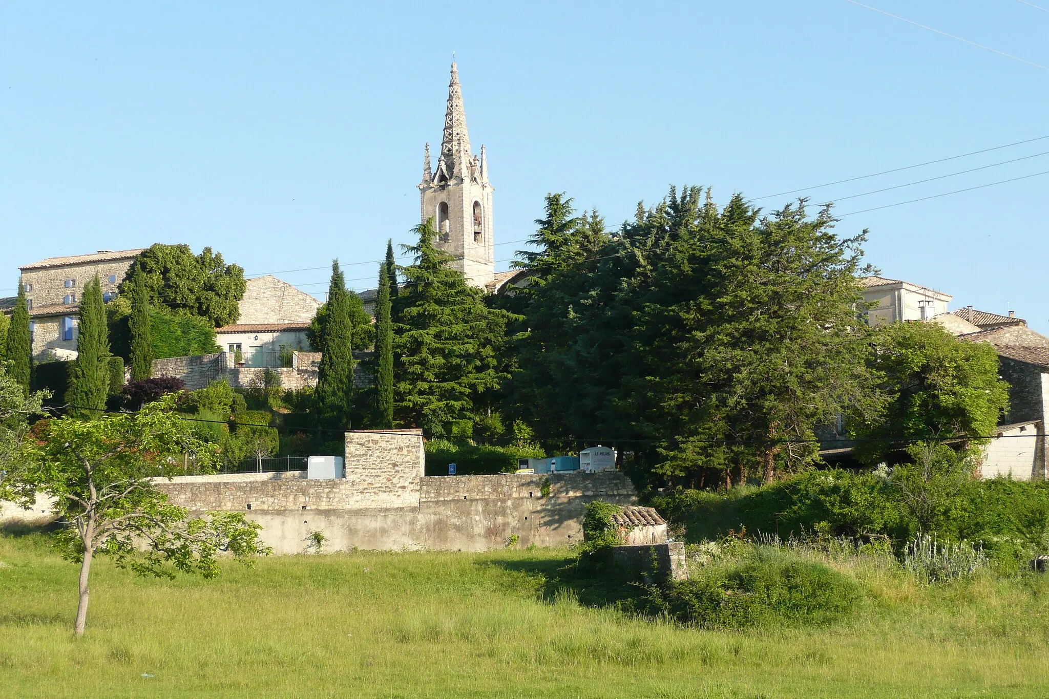 Photo showing: Vue d'ensemble du village Issirac.