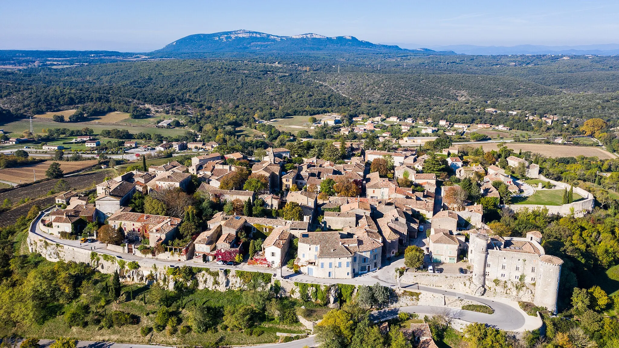 Photo showing: Lussan, Département Gard - aerial view