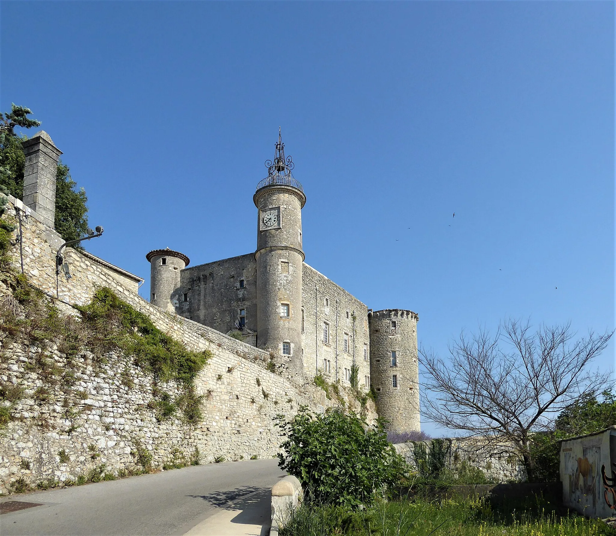 Photo showing: Château de Lussan (Gard)