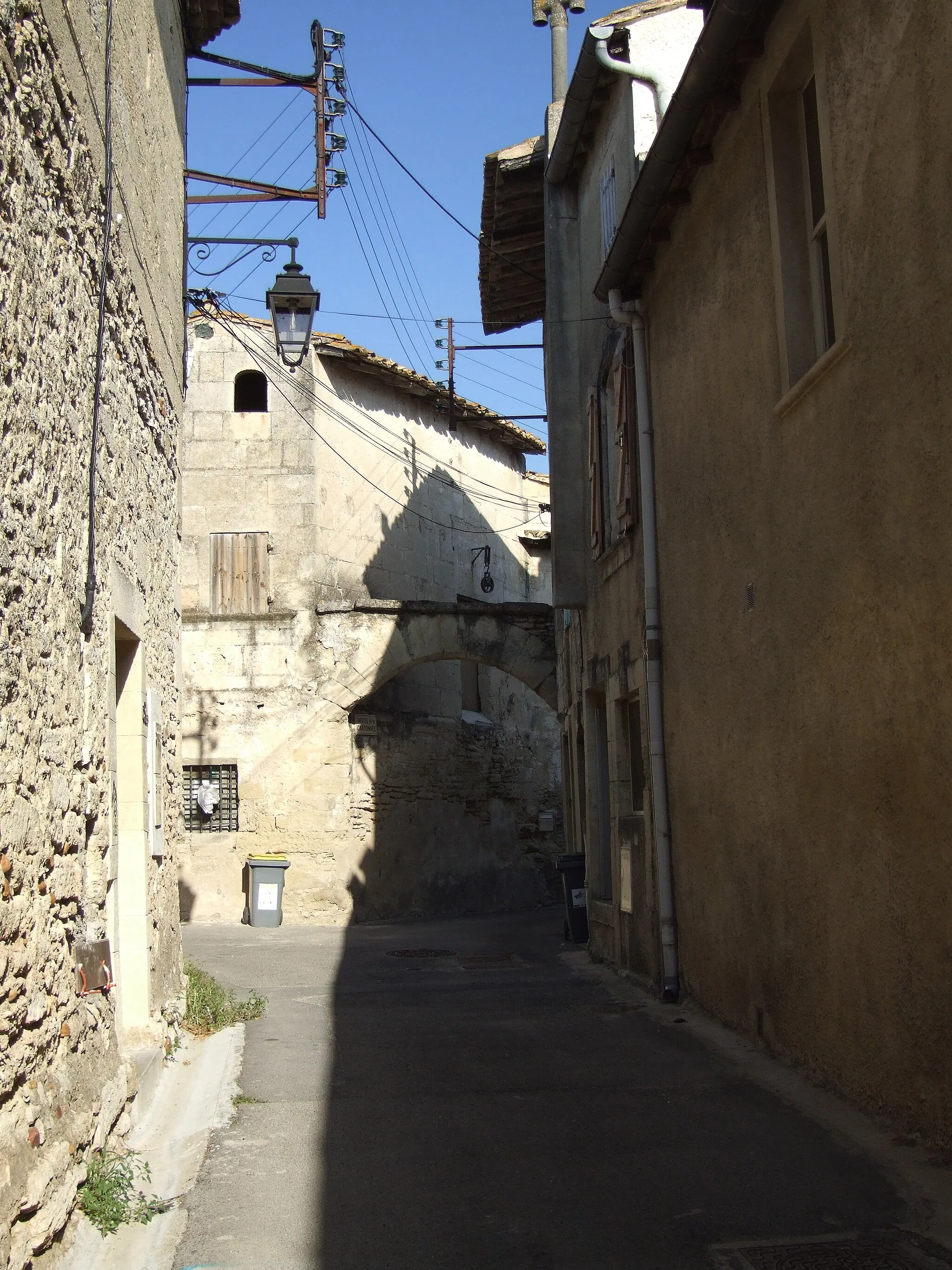 Photo showing: Mus is a commune in Gard bordering on Vergèze.

Street in  F30185 Mus INSEE 30121.