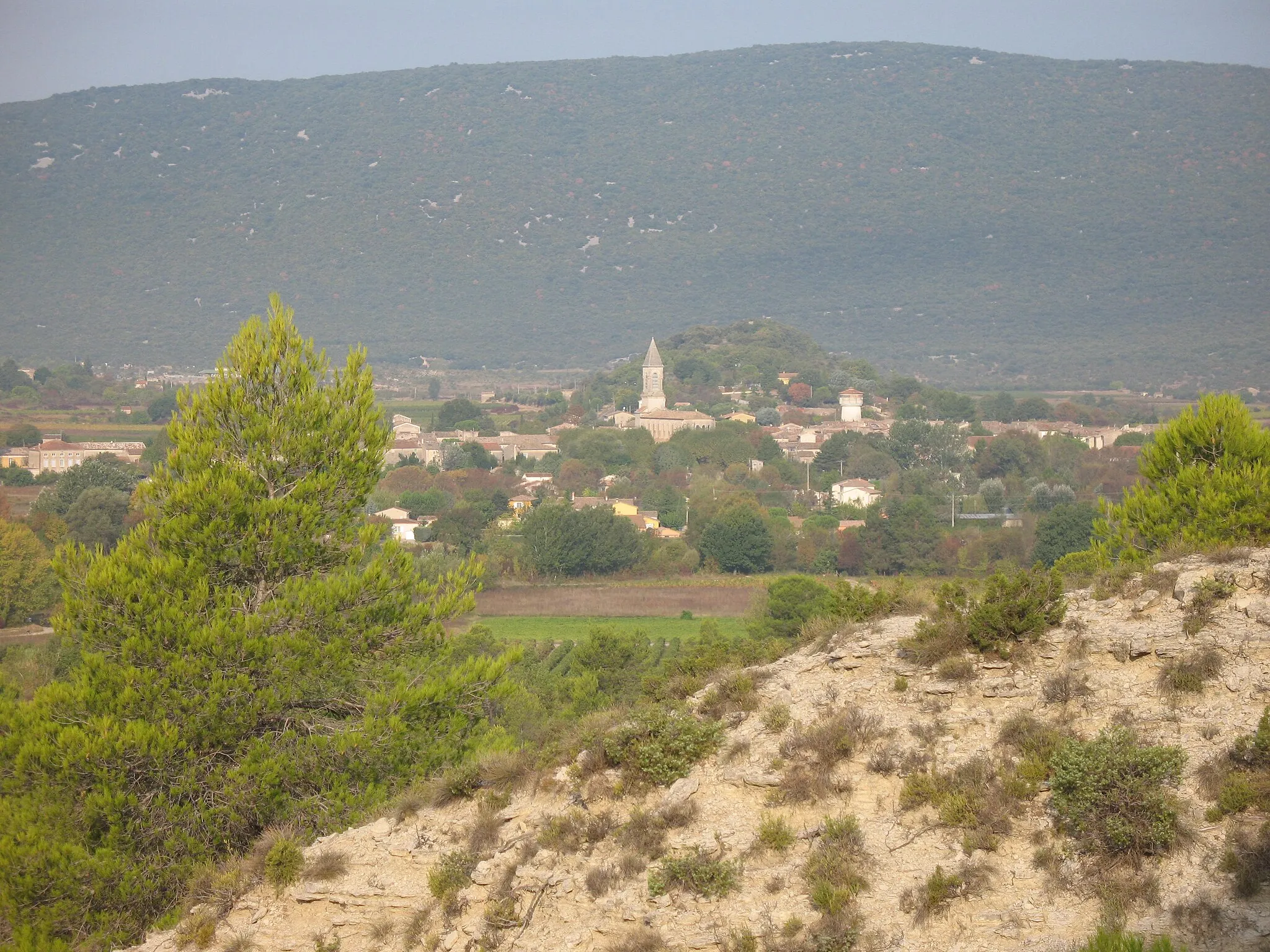 Photo showing: Vue générale de Pompignan (Gard) depuis le mont Saint-Jean