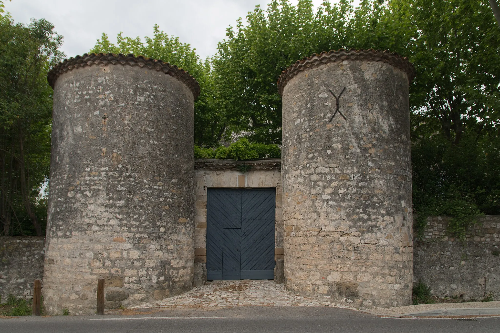 Photo showing: This building is inscrit au titre des monuments historiques de la France. It is indexed in the base Mérimée, a database of architectural heritage maintained by the French Ministry of Culture, under the reference PA00103199 .