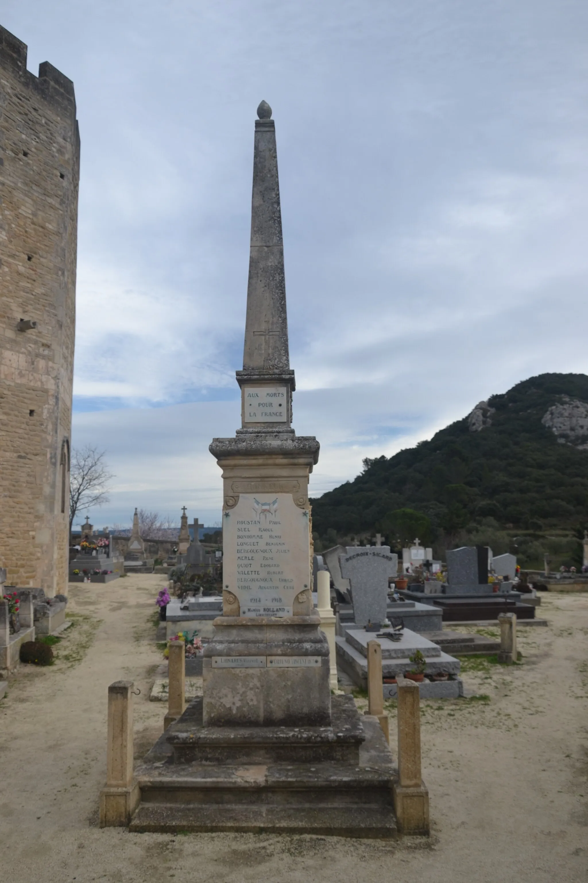 Photo showing: monument au morts de Saint-Bonnet-du-Gard