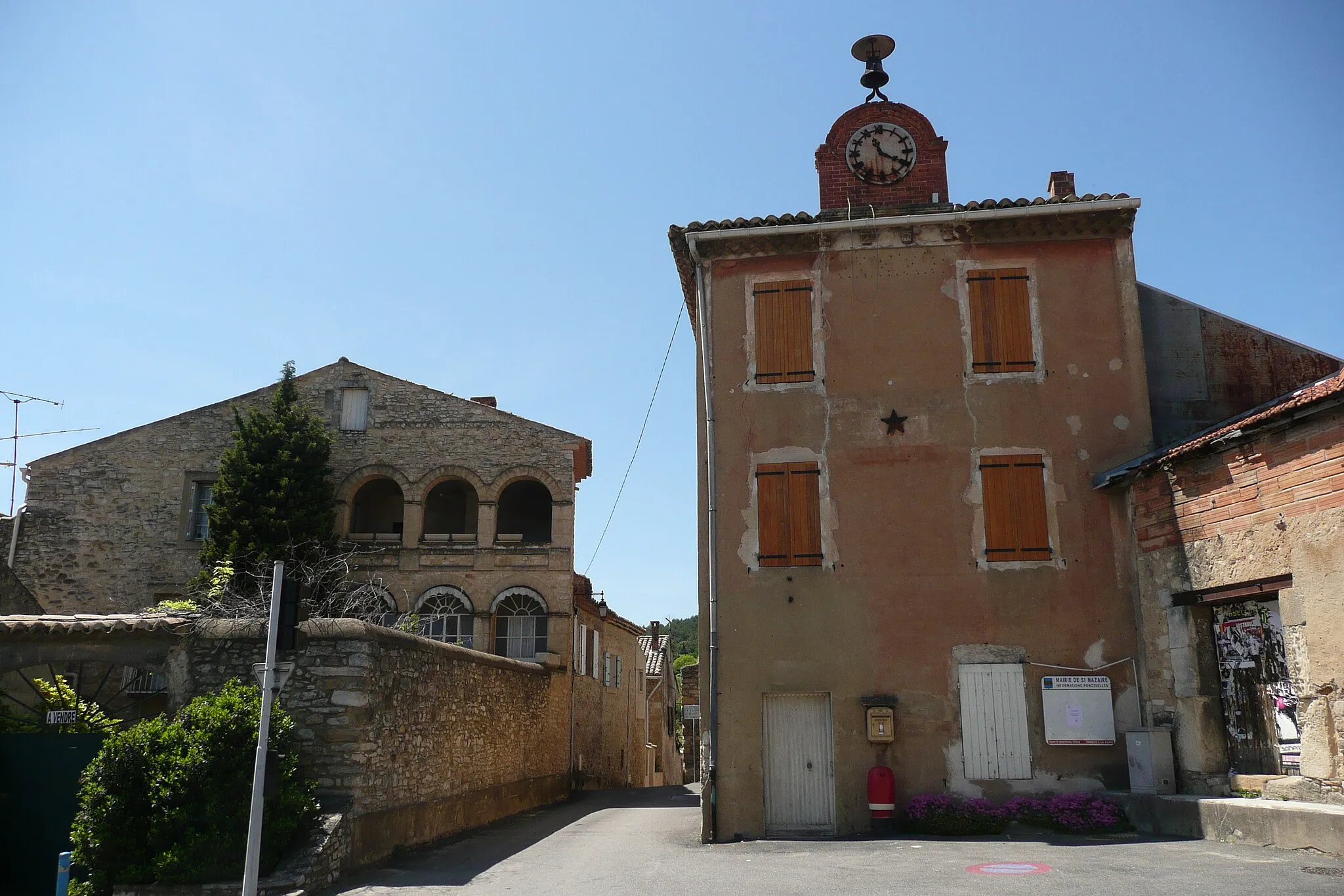 Photo showing: {{fr[|Saint-Nazaire (Gard).}}