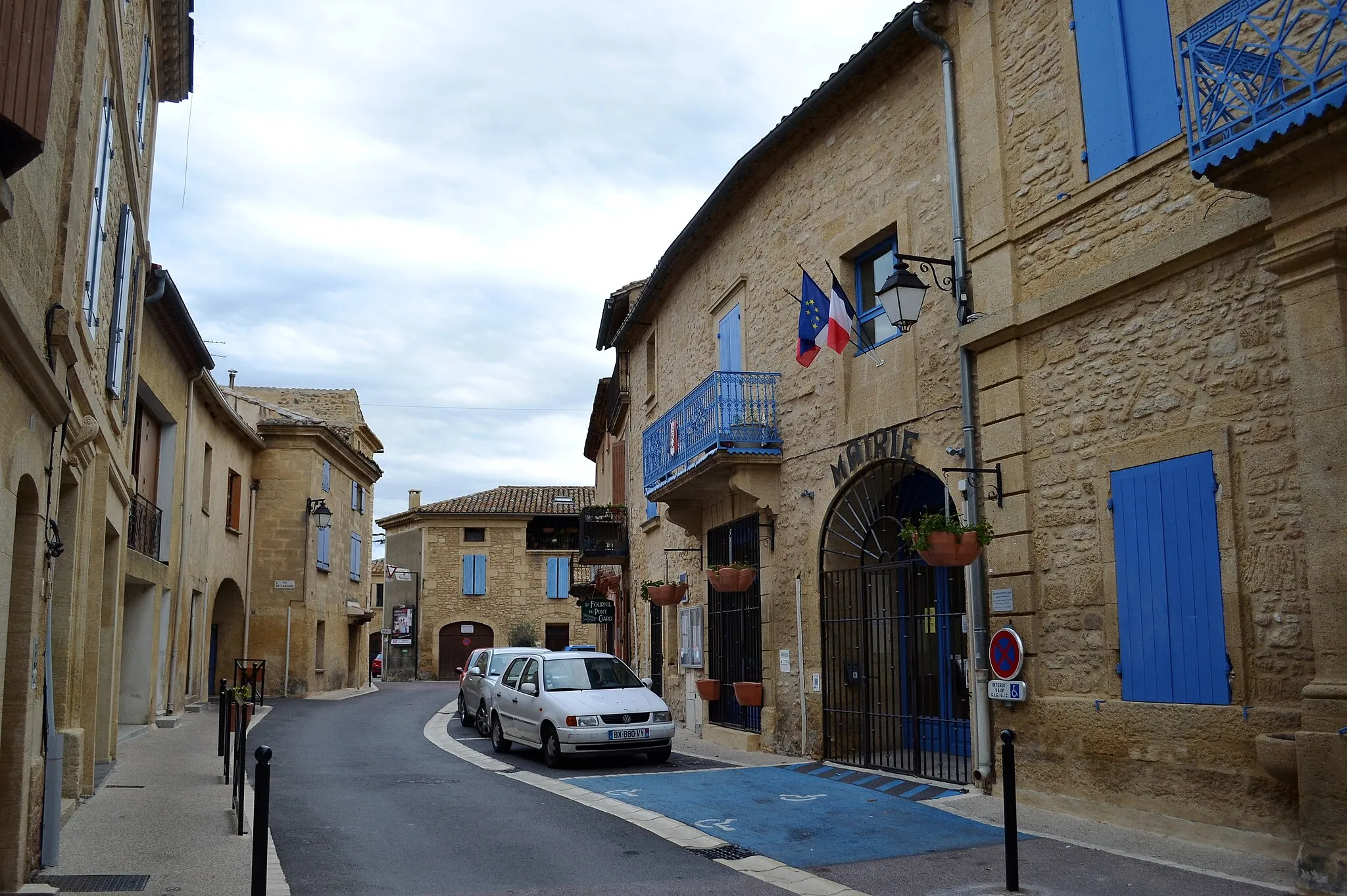 Photo showing: Town hall in Vers-Pont-du-Gard, Gard department, Languedoc-Roussillon region, France.
