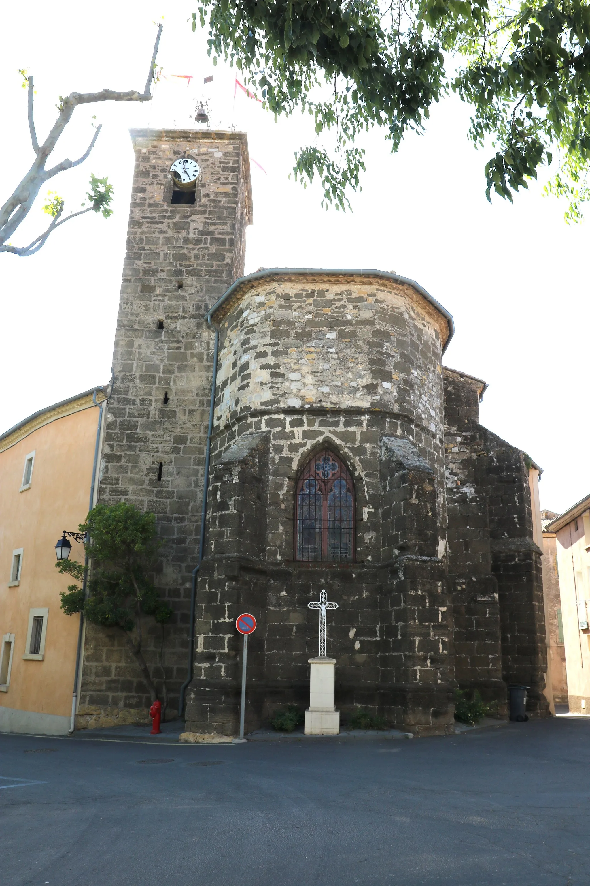 Photo showing: Adissan (Hérault) - chevet et clocher de l'église Saint-Adrien