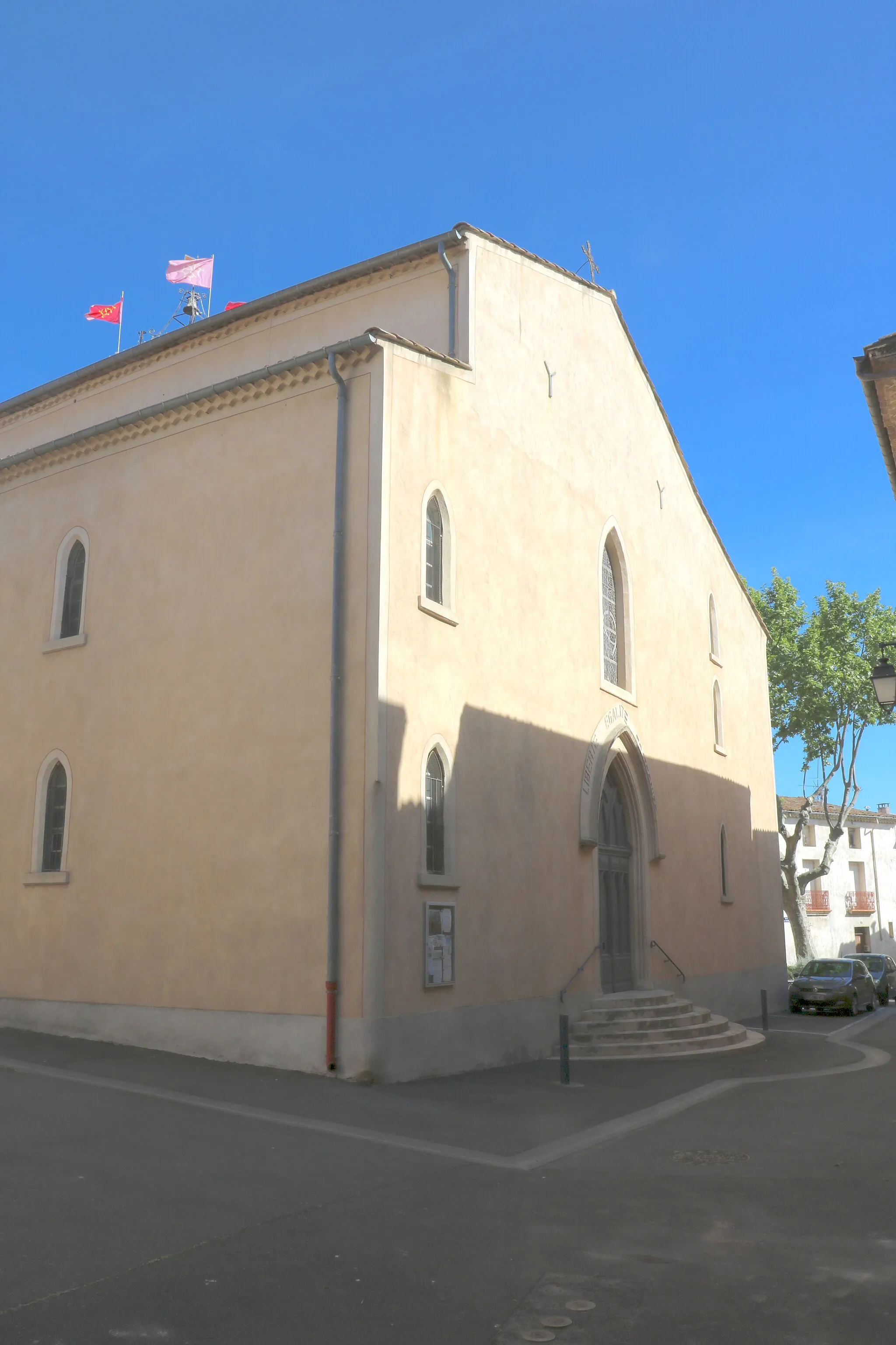 Photo showing: Adissan (Hérault) - façade de l'église Saint-Adrien