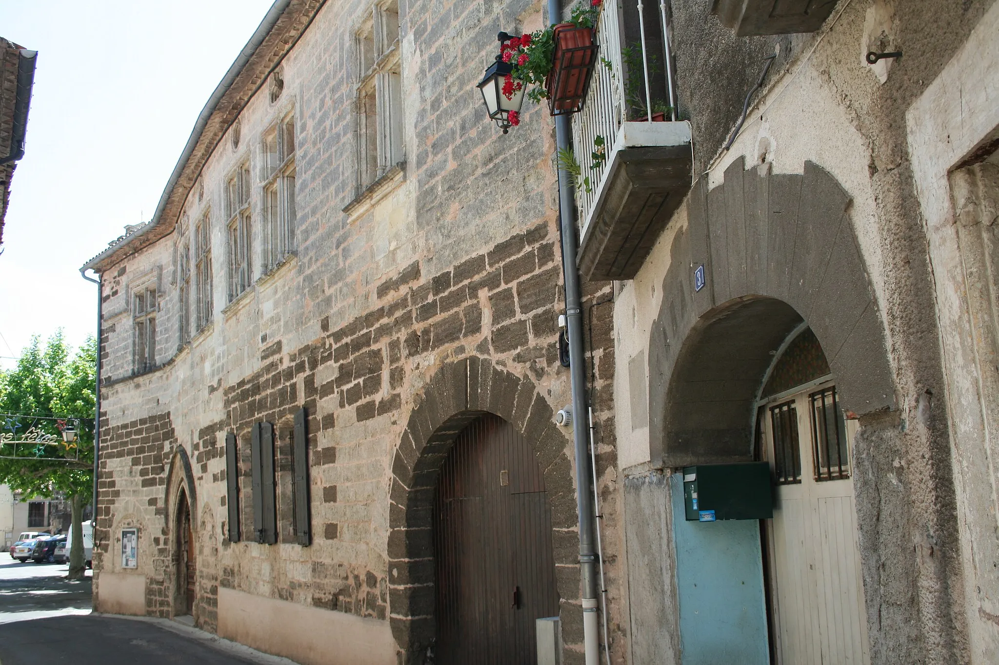 Photo showing: Aspiran (Hérault) - maison du viguier (XVe siècle) - façade vue latérale