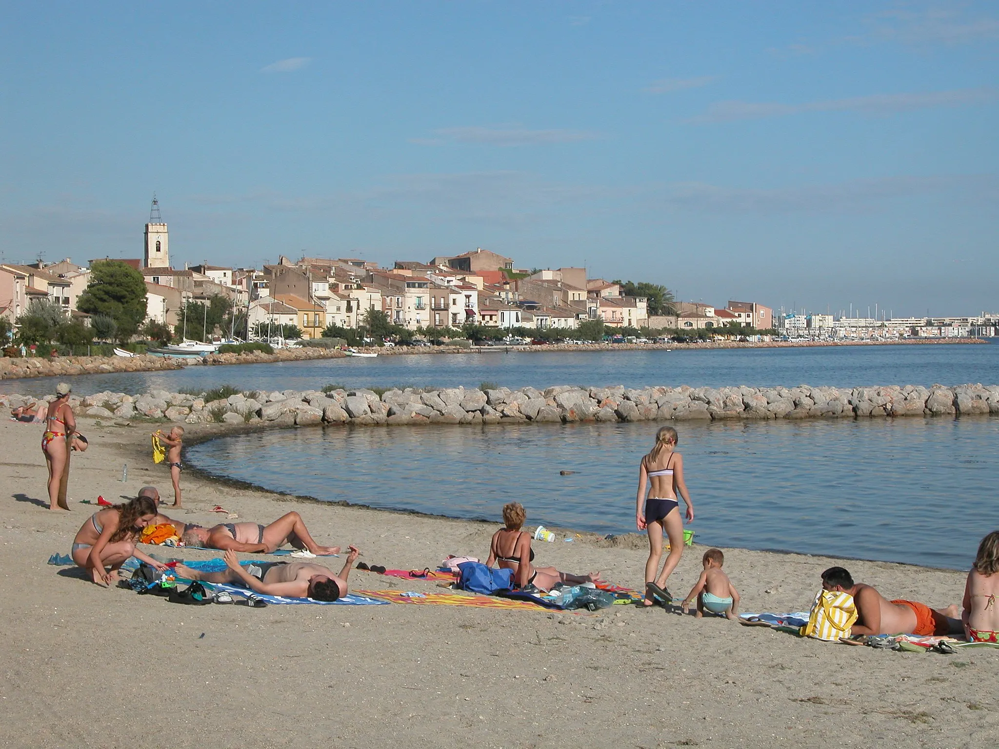 Photo showing: Photo personnelle de Bouzigues (le port) - Eté 2005.