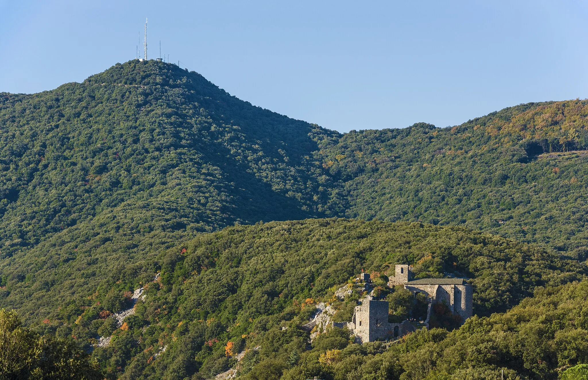Photo showing: The castle of Cabrerolles (XIIth century), Hérault, France.