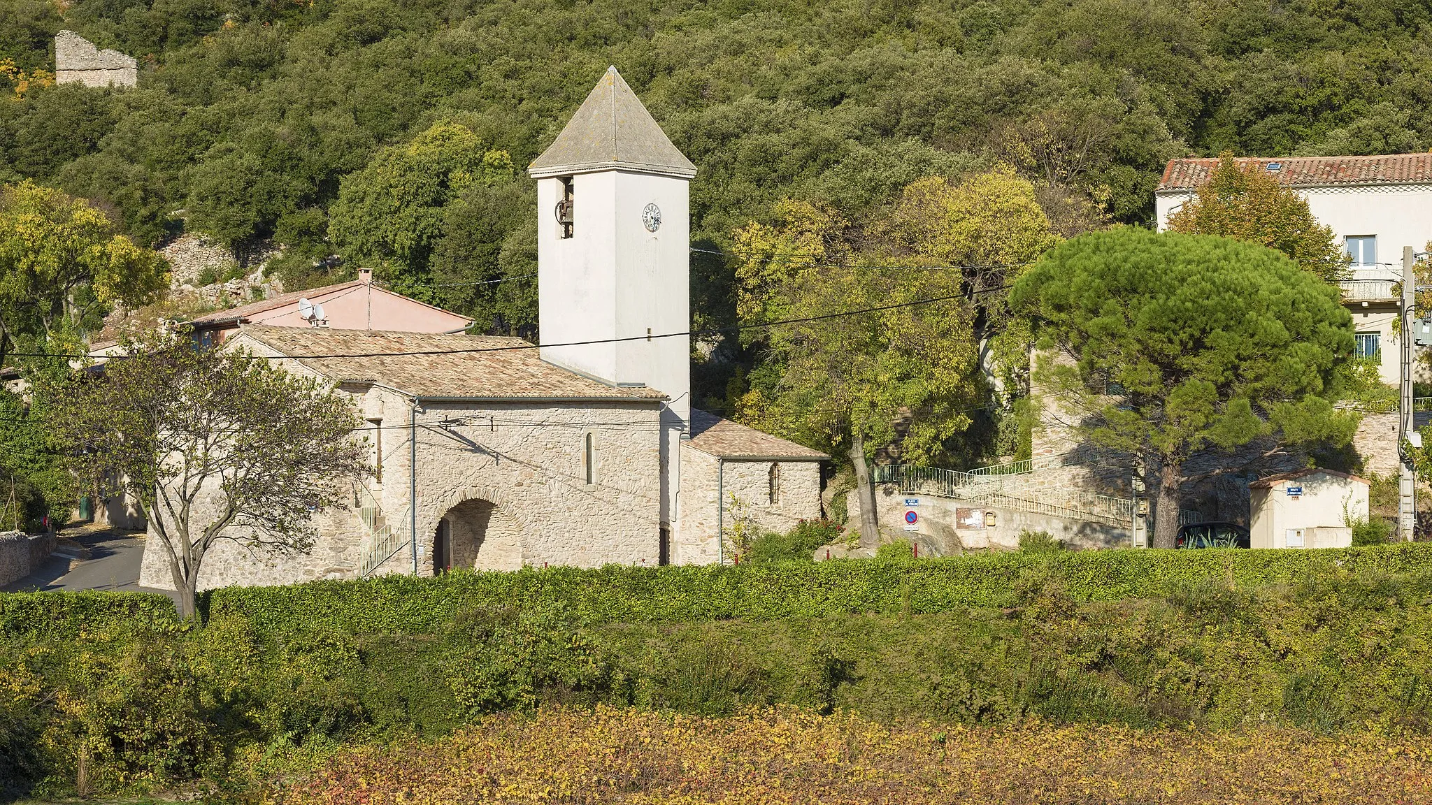 Photo showing: The church of Cabrerolles, Hérault, France.
