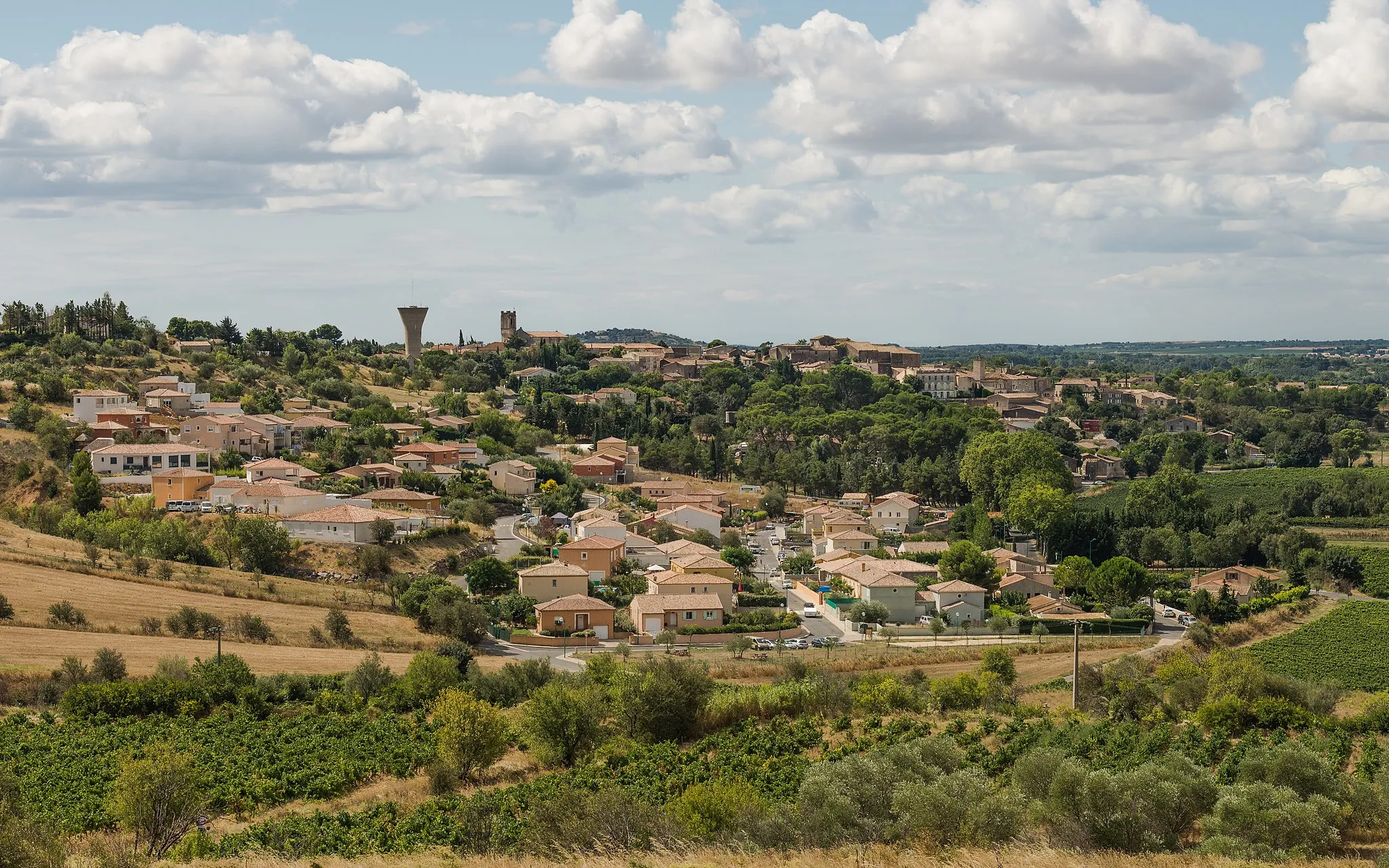 Photo showing: Castelnau-de-Guers from Northeast, Hérault, France.