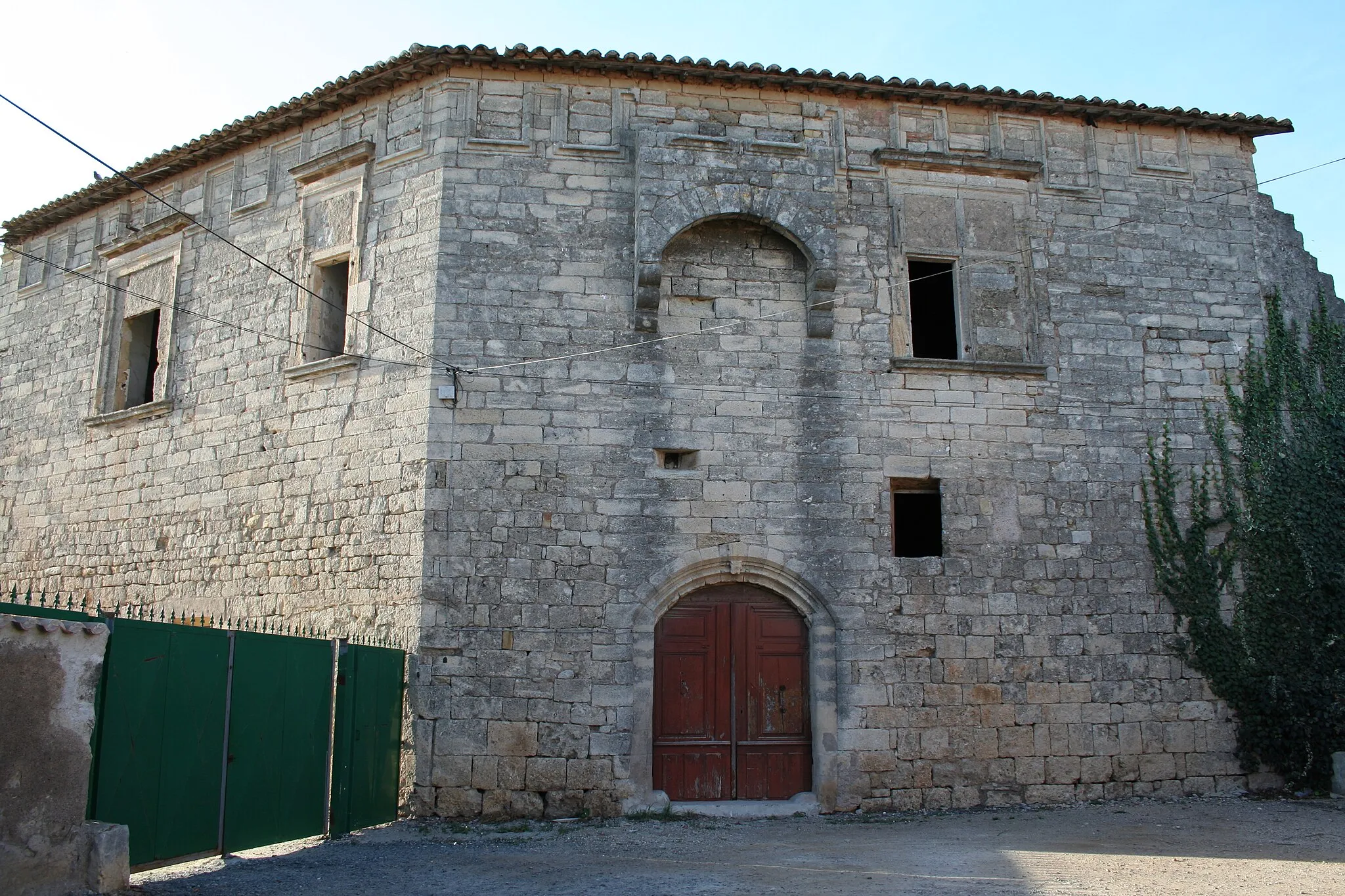 Photo showing: Castelnau-de-Guers (Hérault)- Entrée du château.