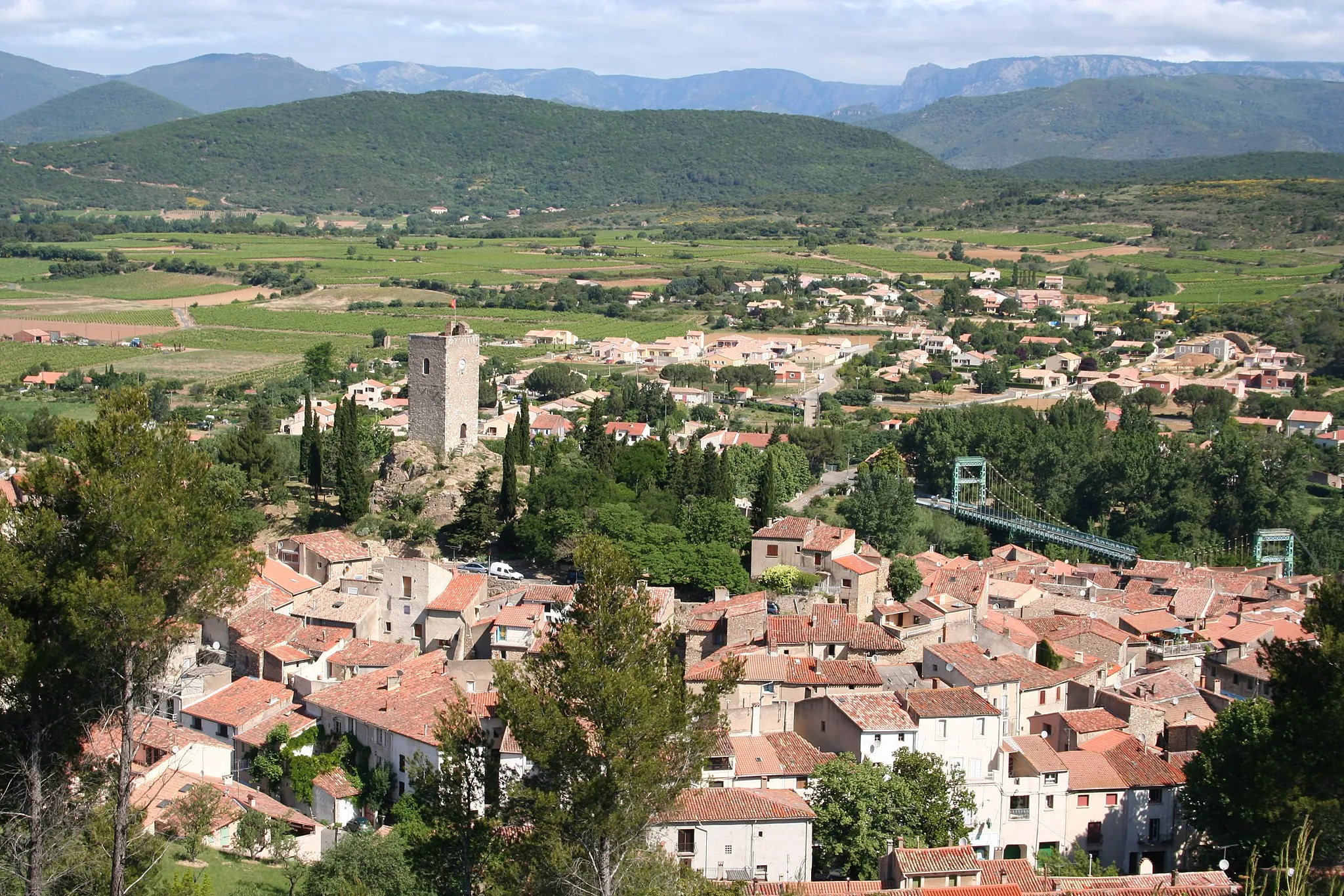 Photo showing: Vue d'ensemble de Cessenon-sur-Orb, Hérault, France (prise du "Trou du Corbeau").