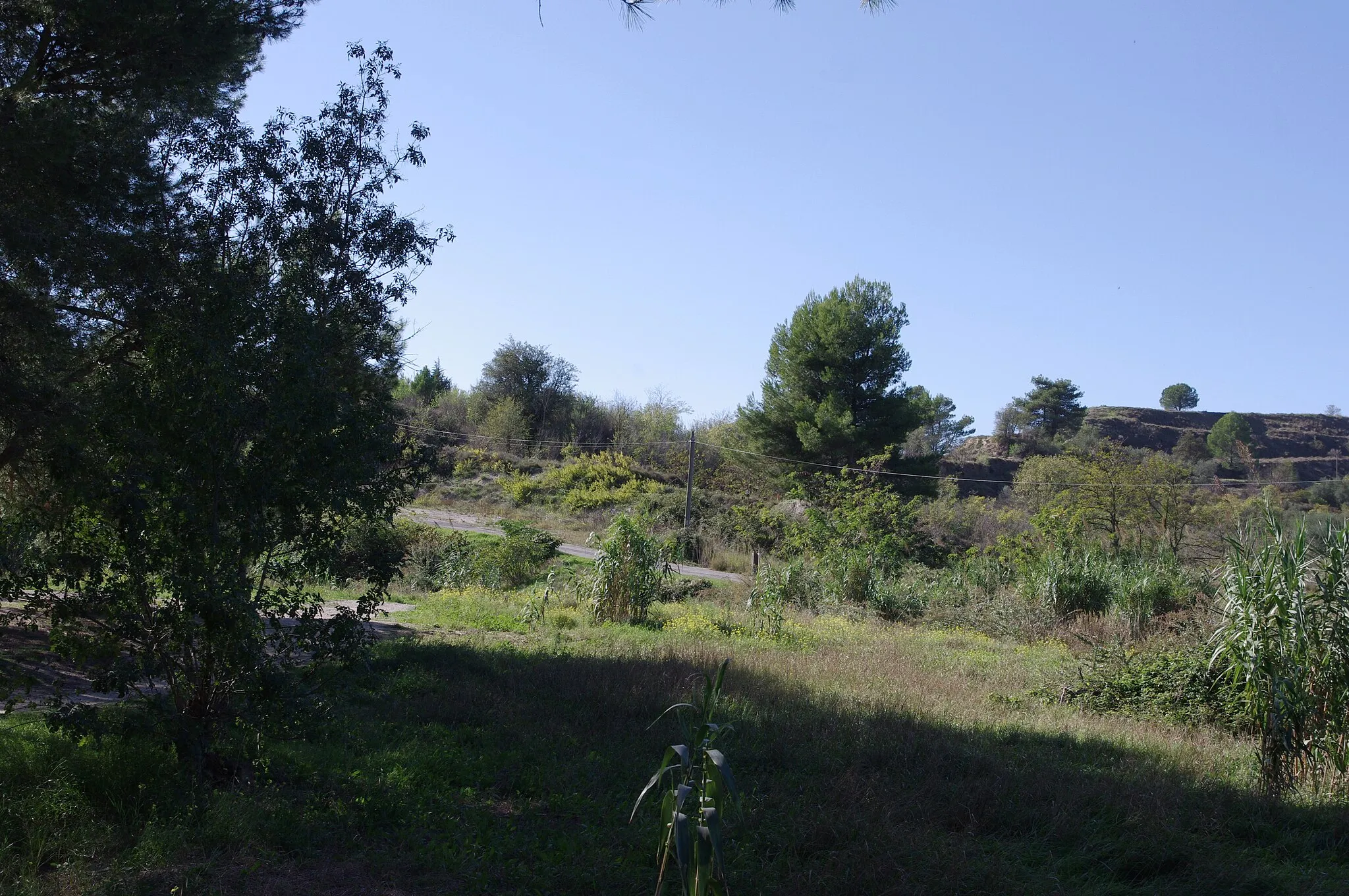 Photo showing: Sur la colline au-dessus du tunnel du Malpas à Colombiers, Hérault, France