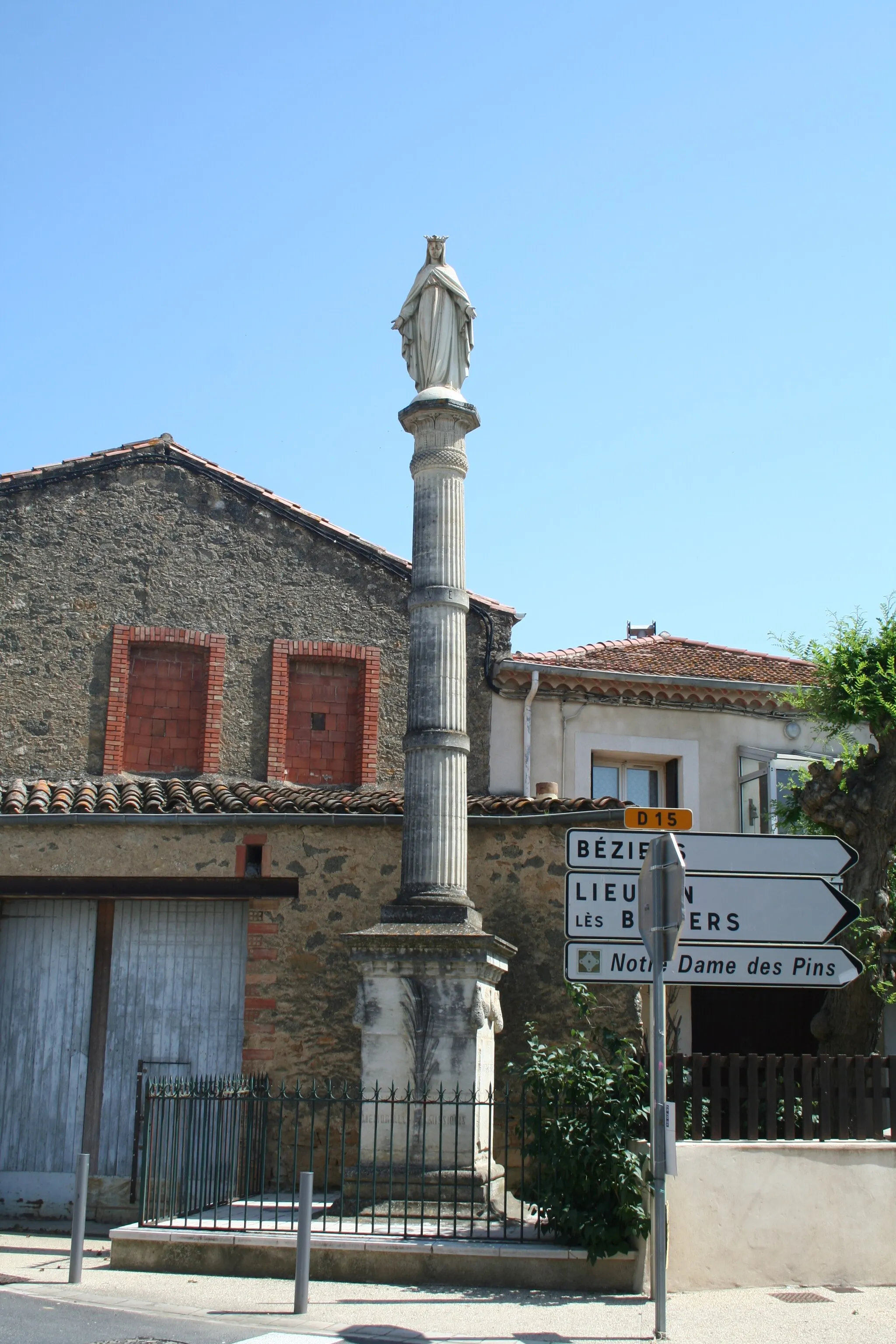 Photo showing: Espondeilhan (Hérault) - Vierge.