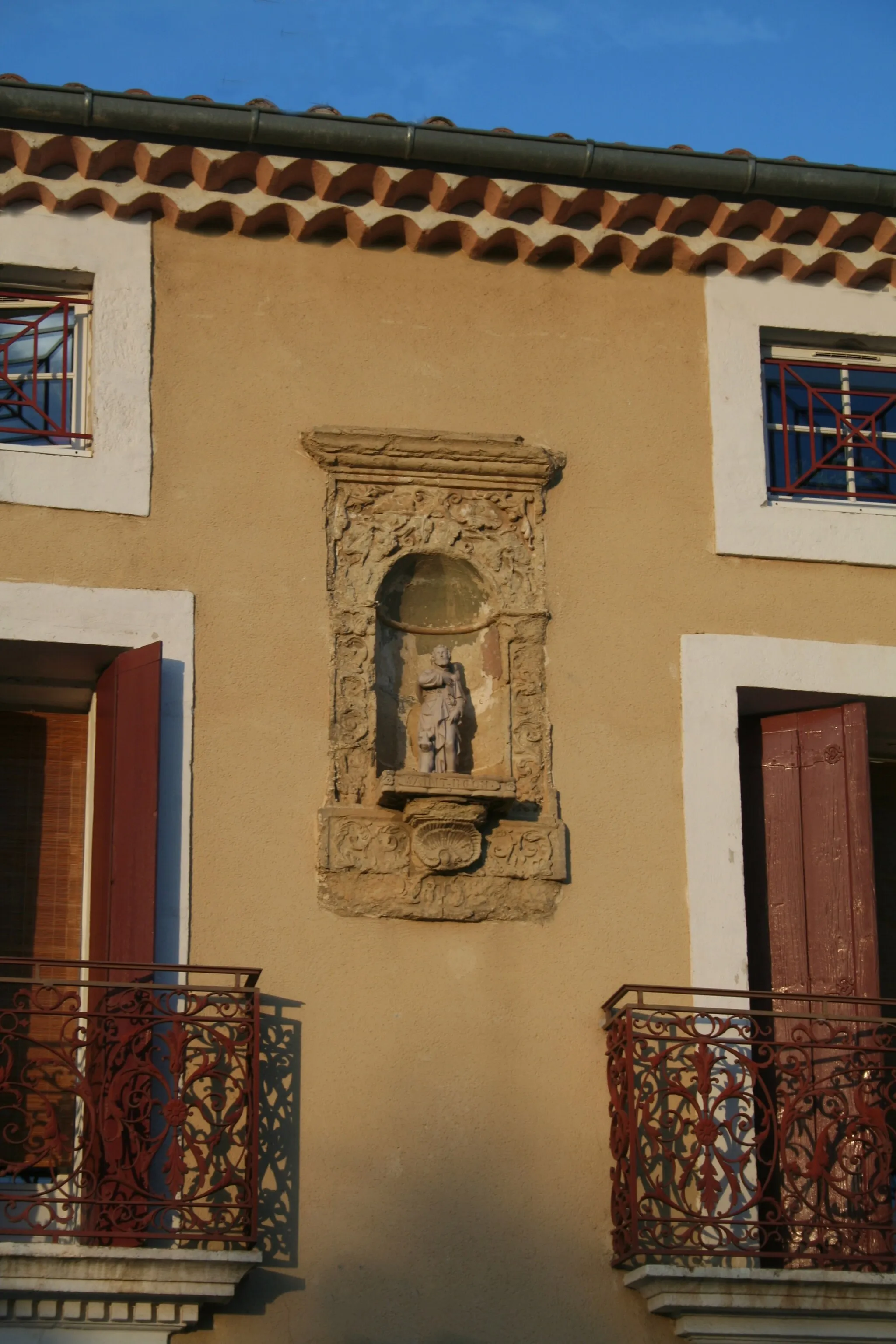 Photo showing: Espondeilhan (Hérault) - niche et statue de Saint-Roch.