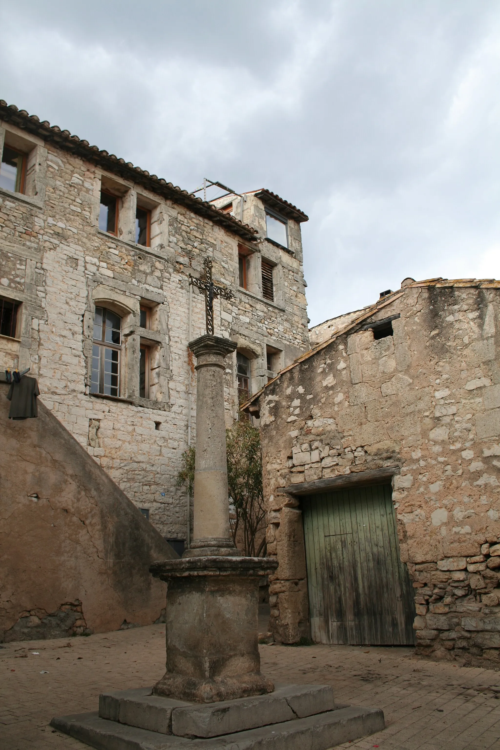Photo showing: Cournonsec (Hérault) - ancien château.